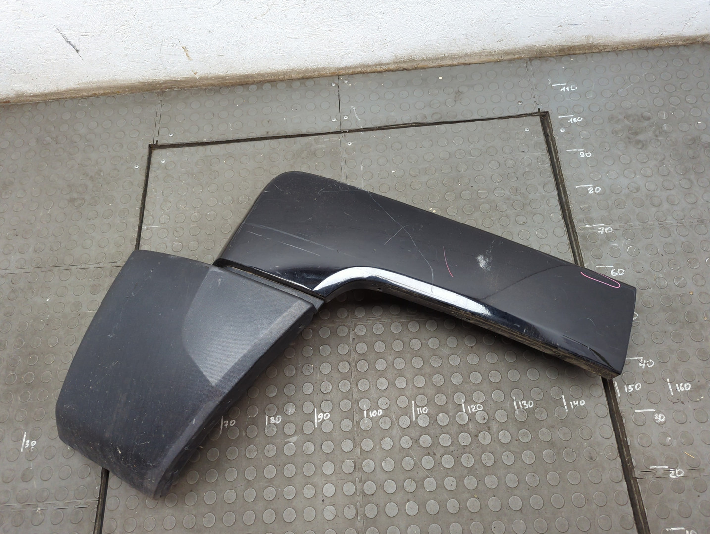 Молдинг заднего крыла правого