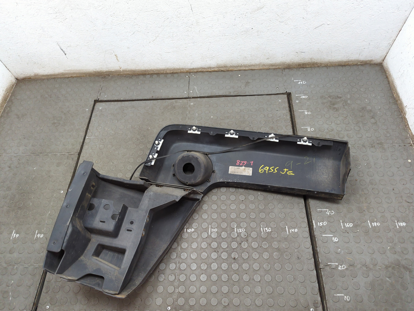 Накладка заднего крыла левого