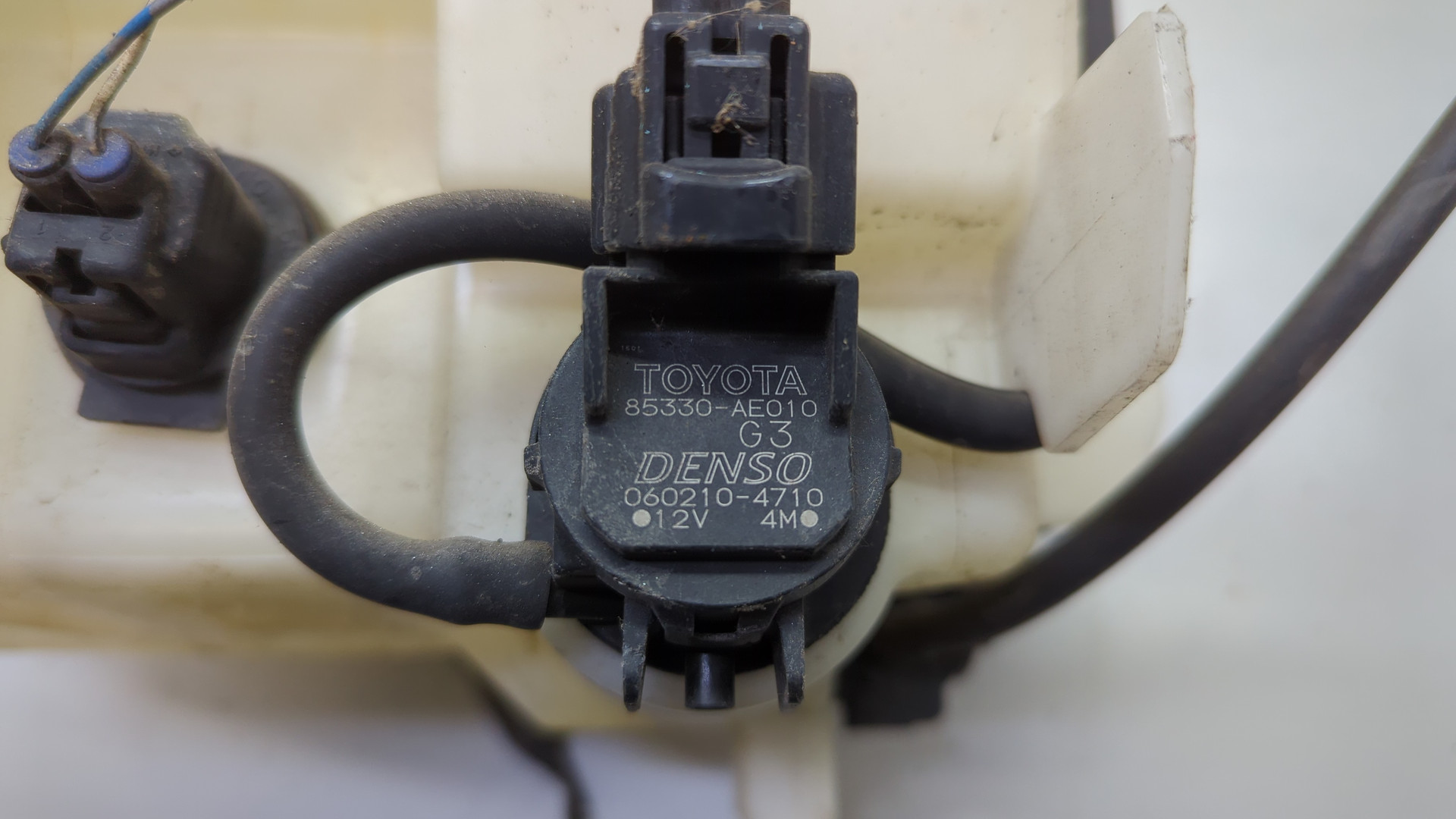 Бачок омывателя лобового стекла