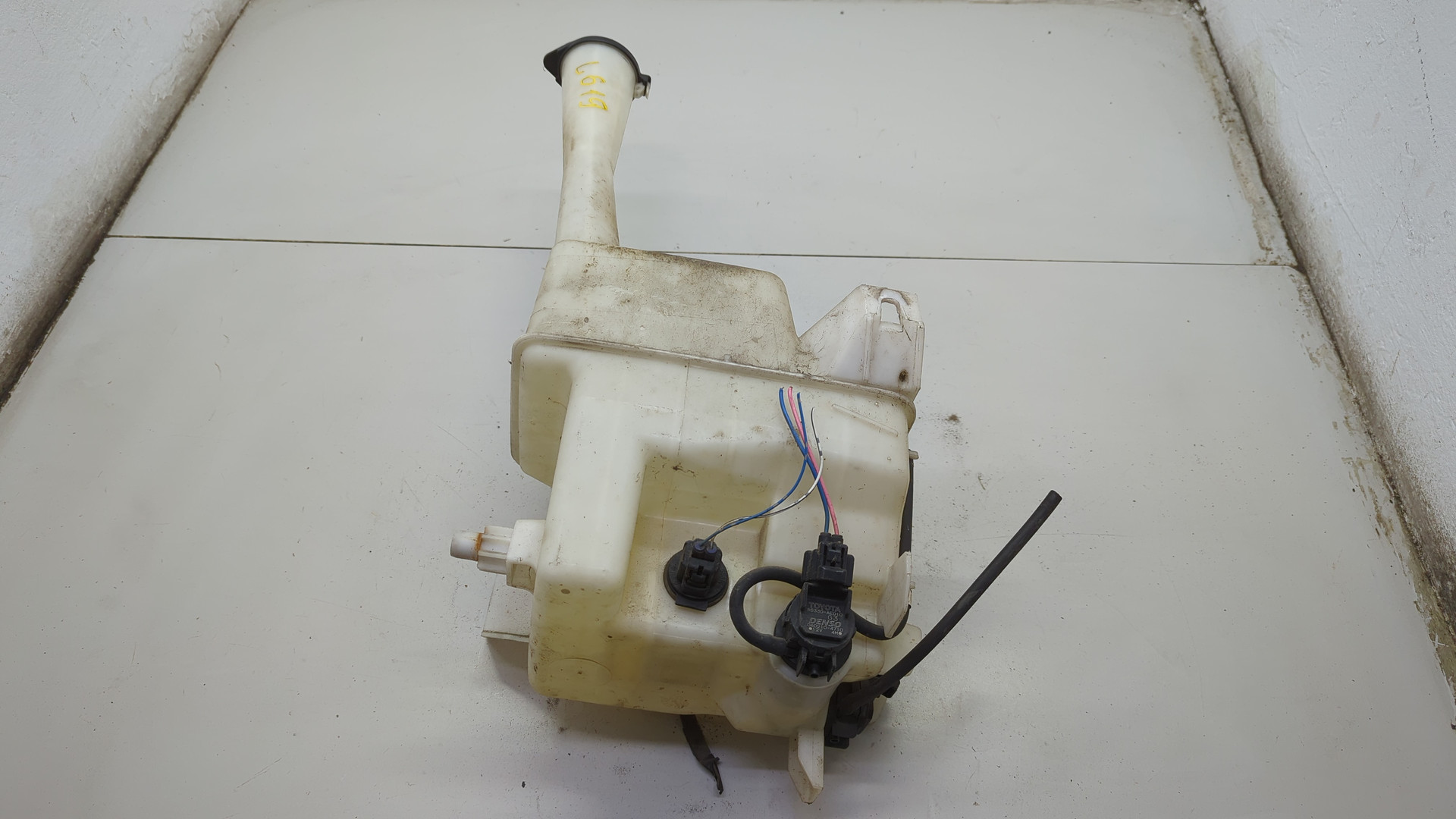 Бачок омывателя лобового стекла