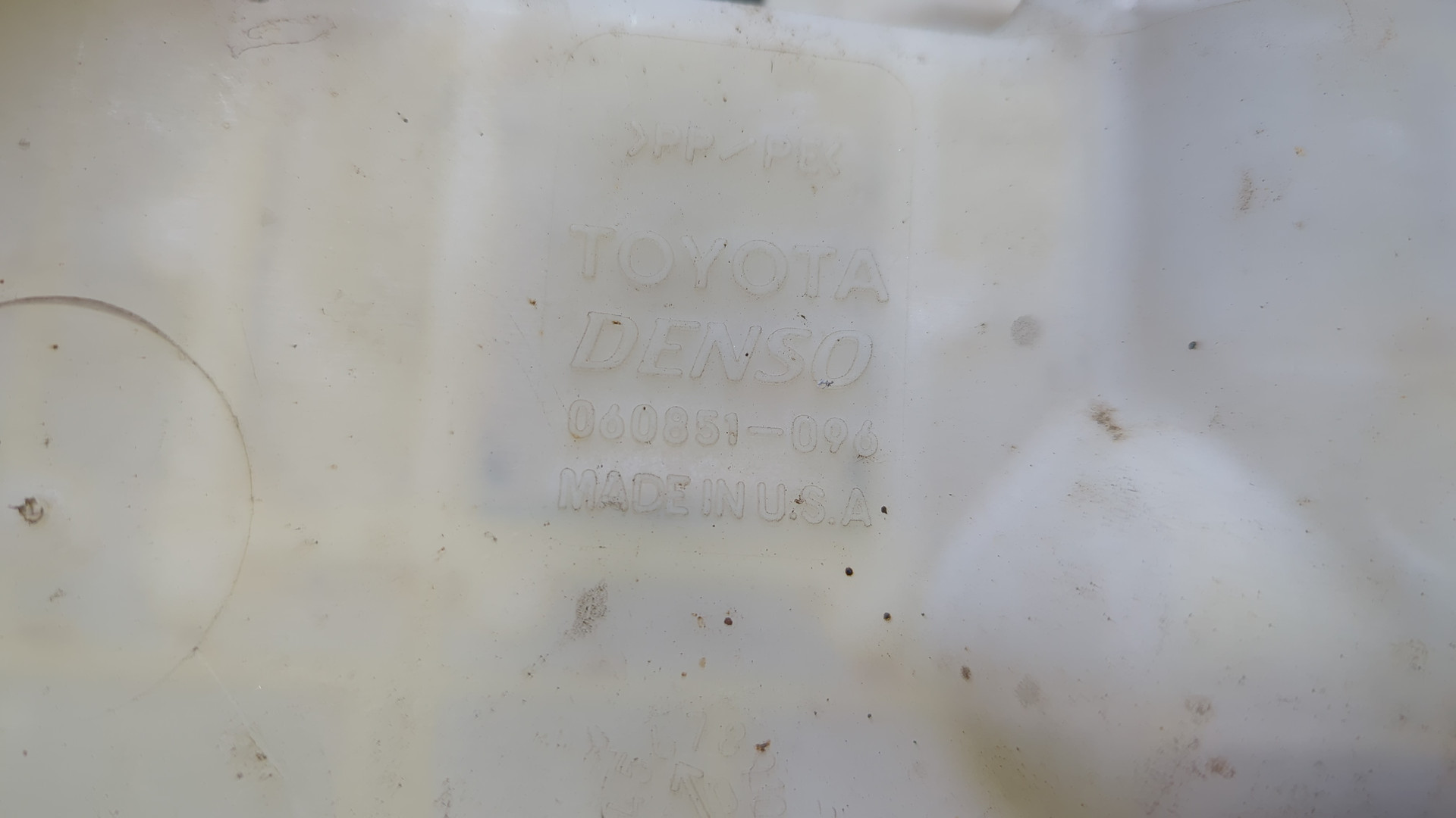 Бачок омывателя лобового стекла