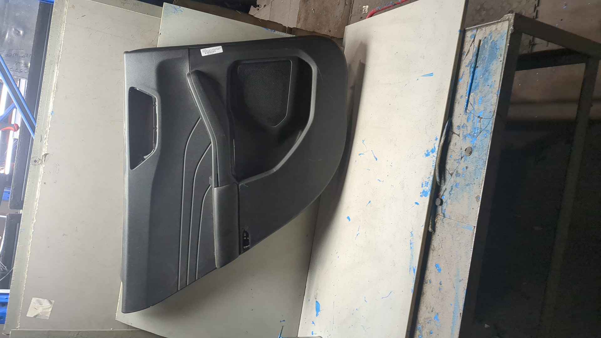 Обшивка двери задней левой