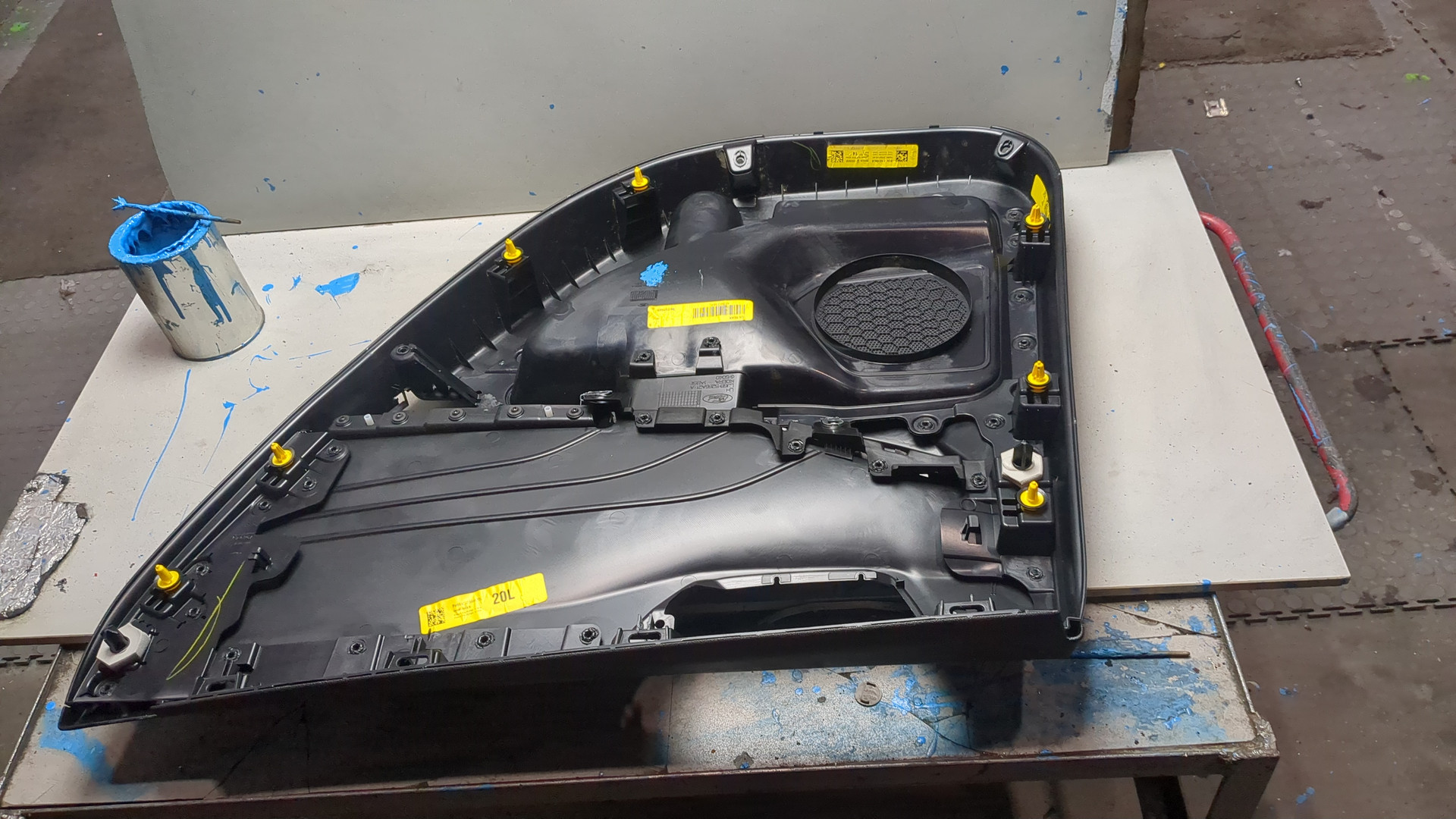 Обшивка двери задней левой