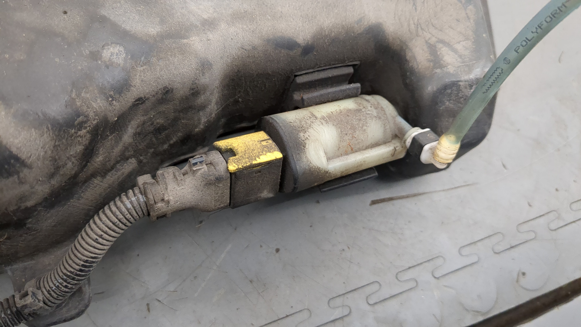 Бачок омывателя лобового стекла