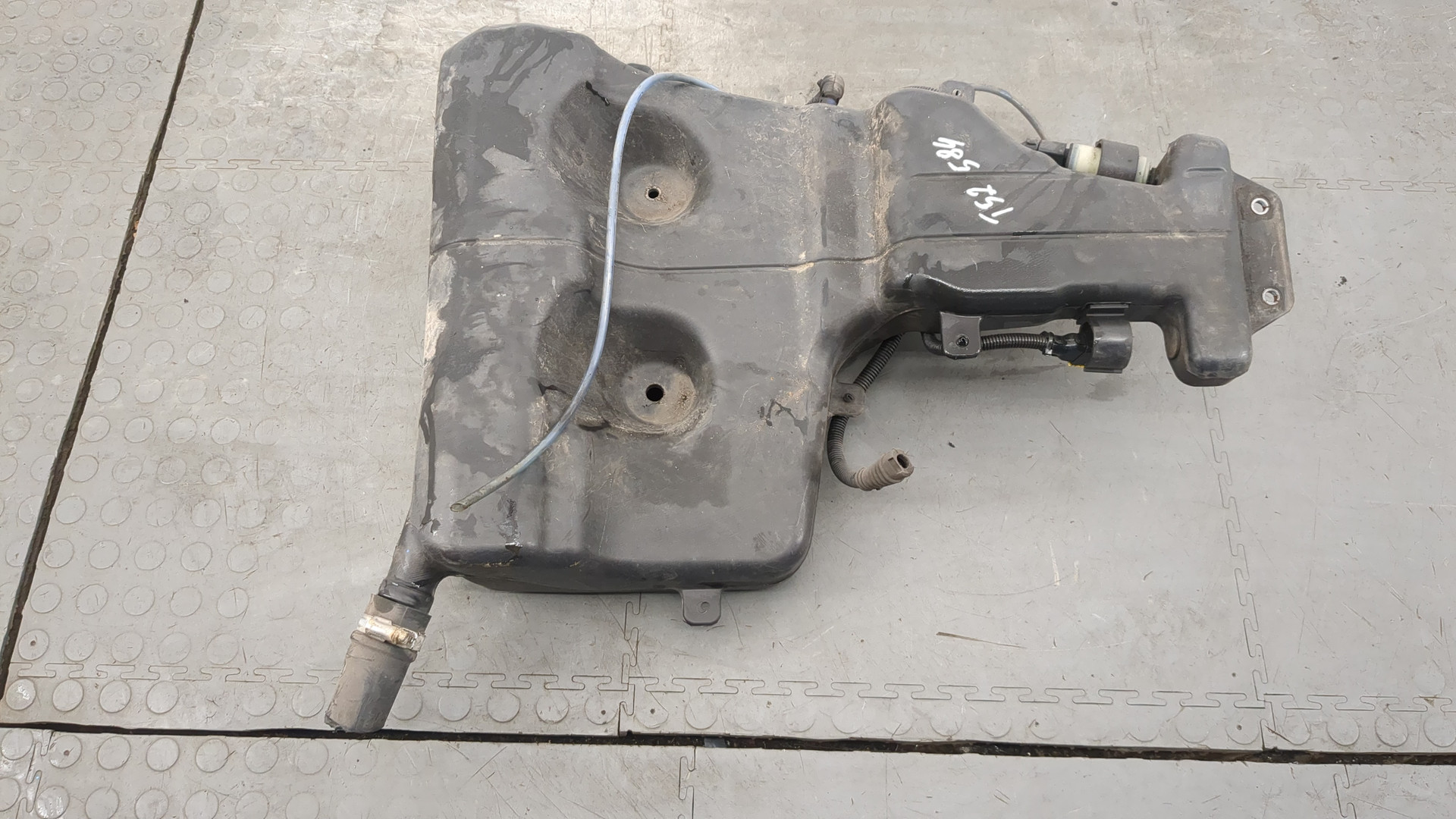 Бачок омывателя лобового стекла