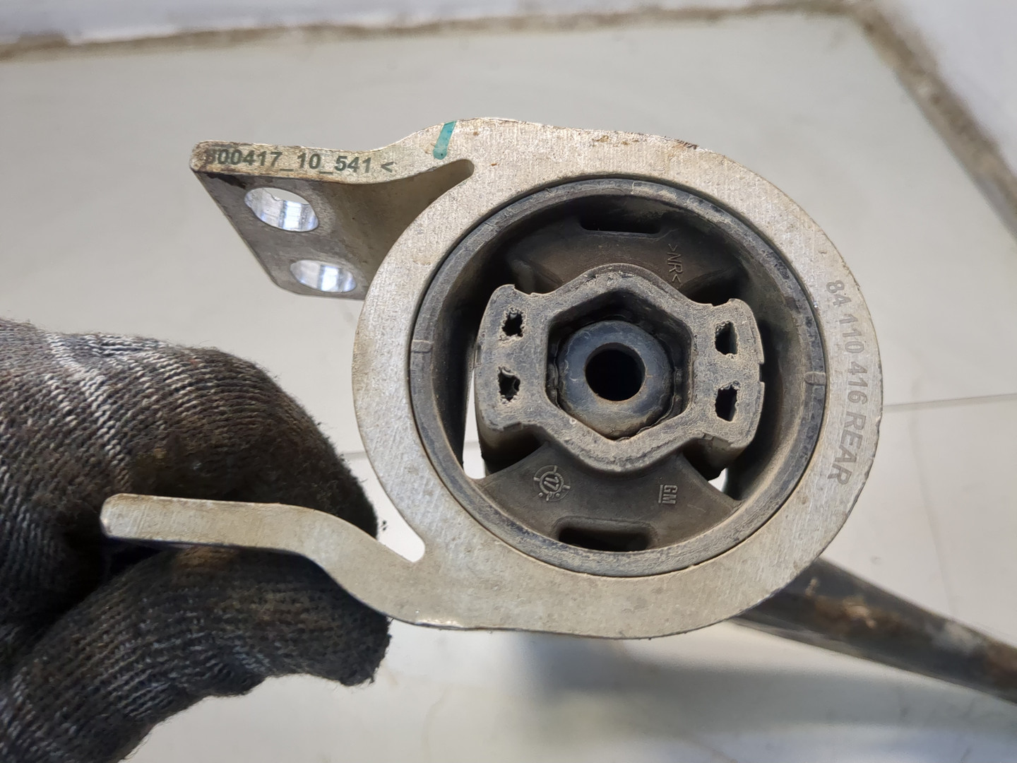 Рычаг передний правый