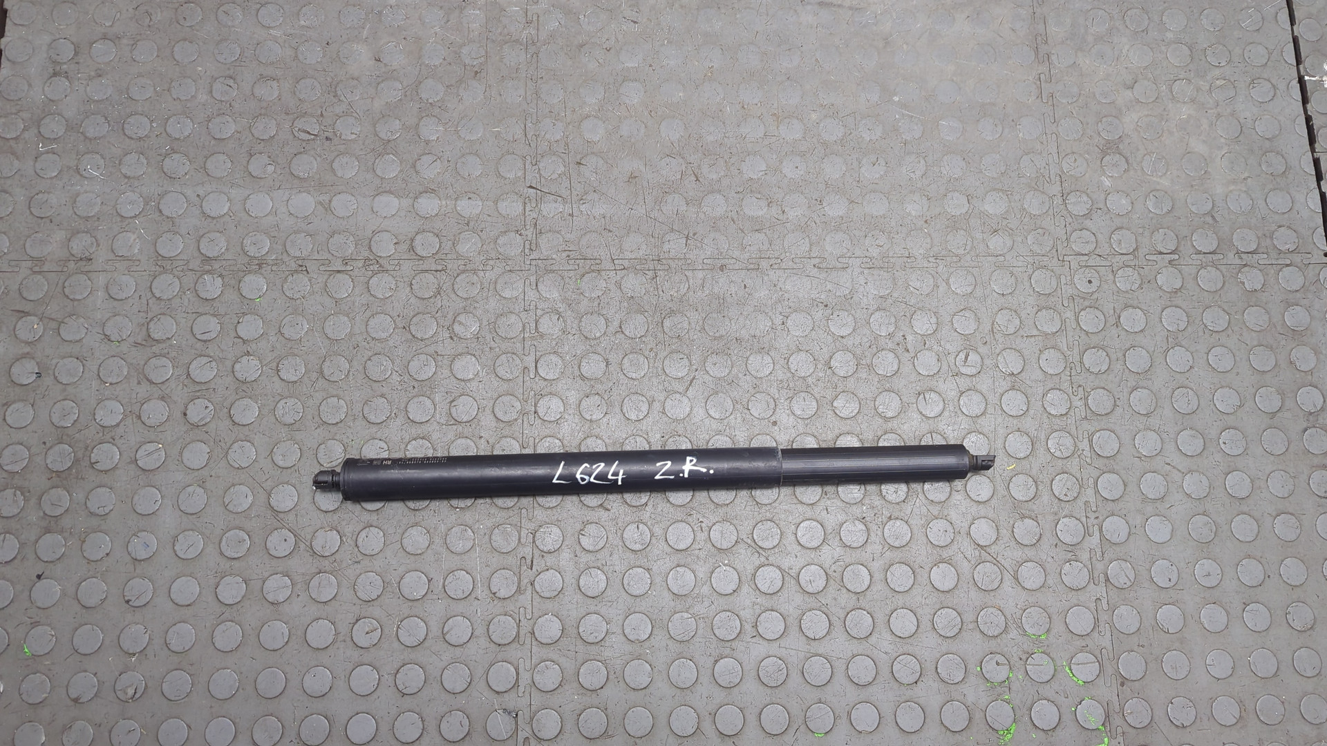 Амортизатор крышки багажника