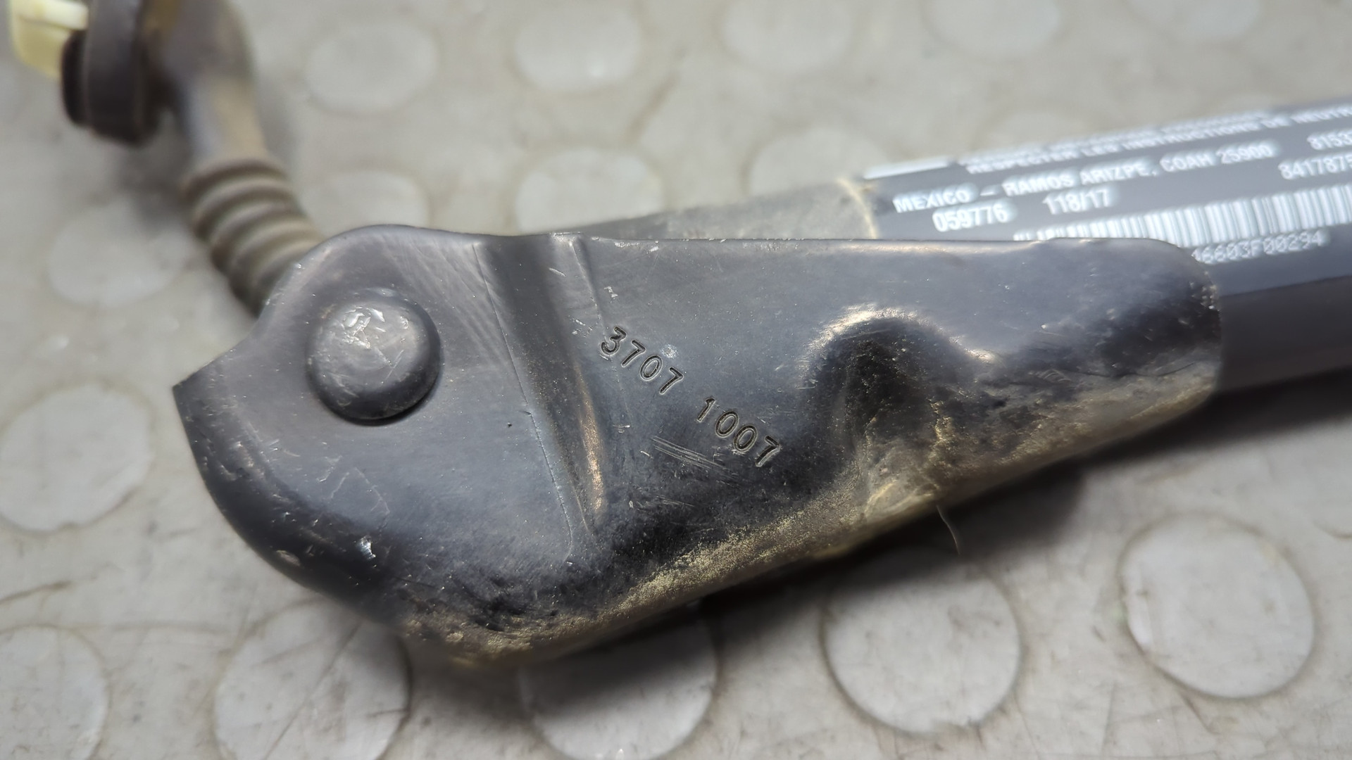 Амортизатор крышки багажника