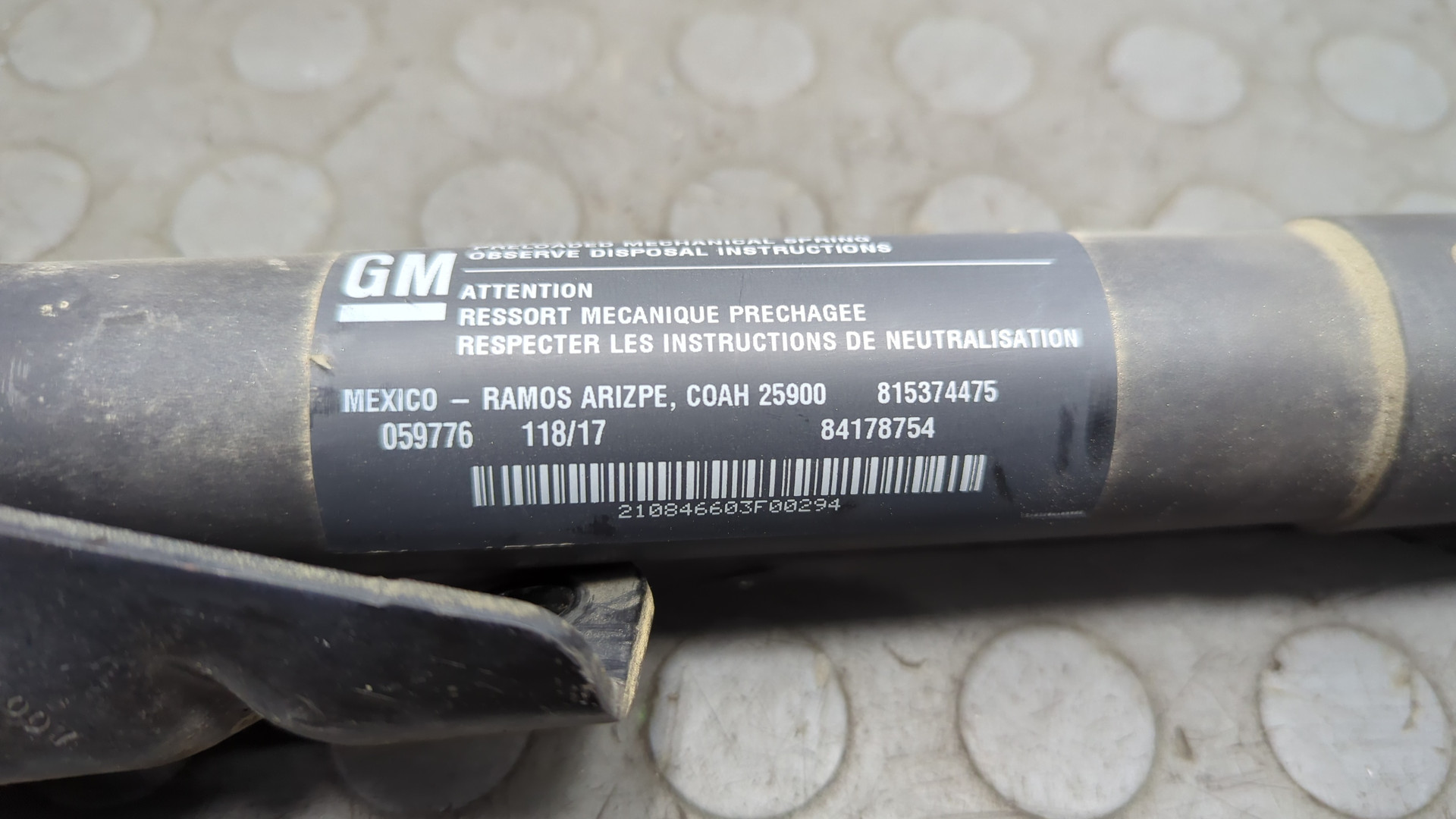 Амортизатор крышки багажника