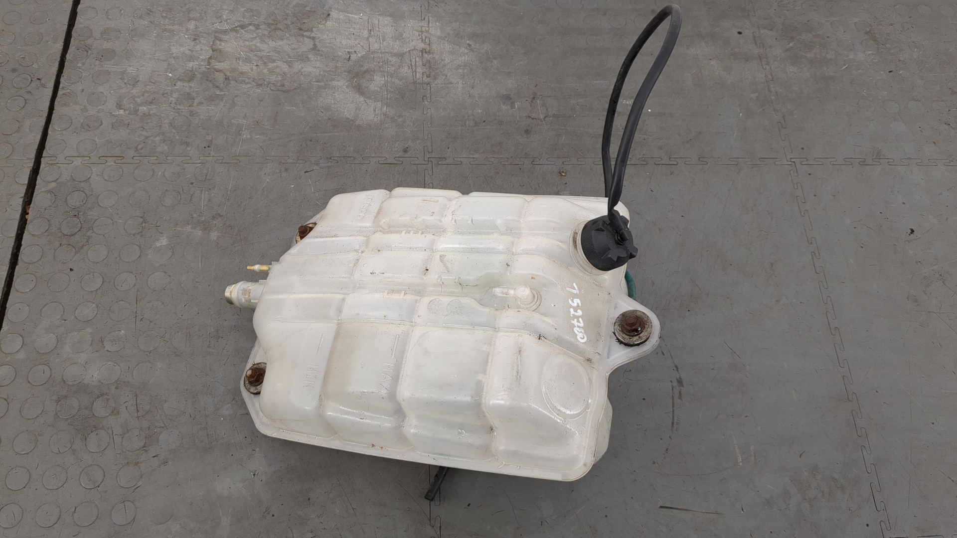 Бачок расширительный