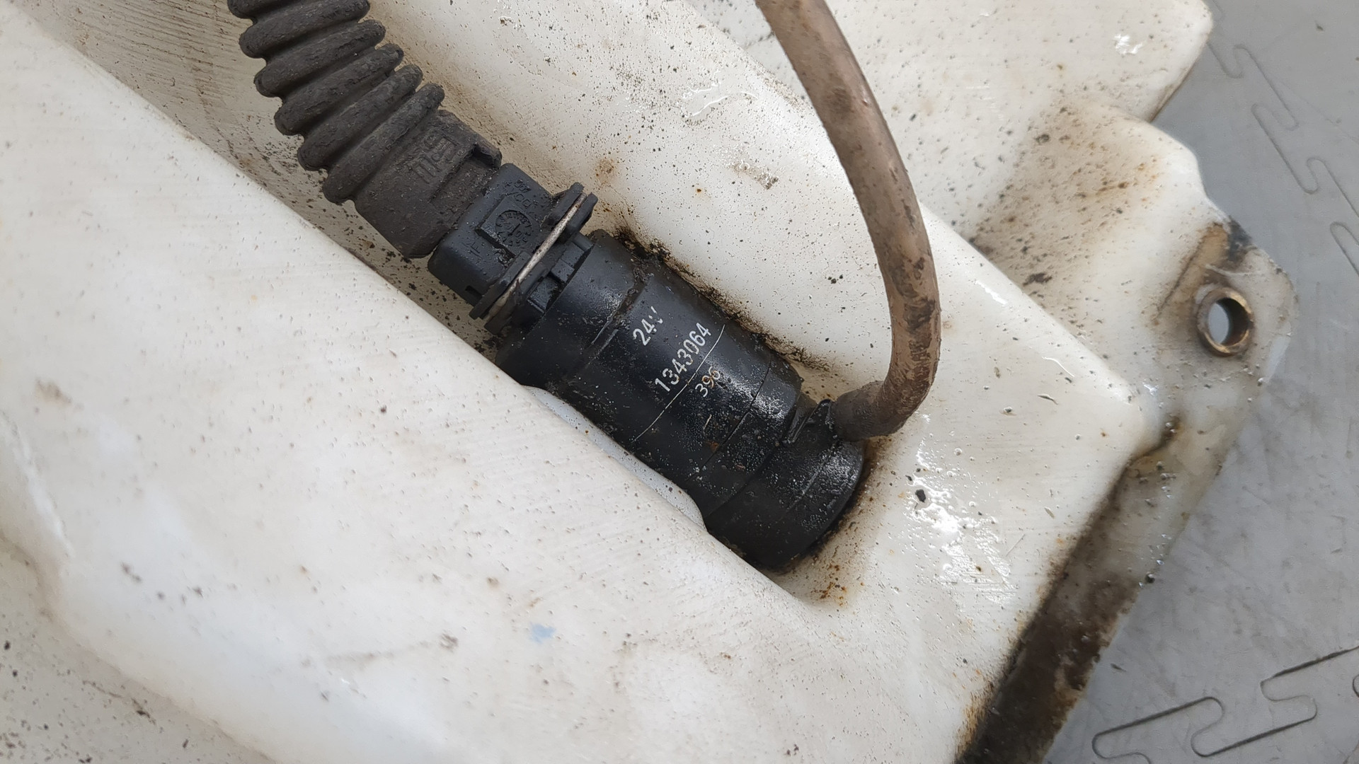 Бачок омывателя лобового стекла