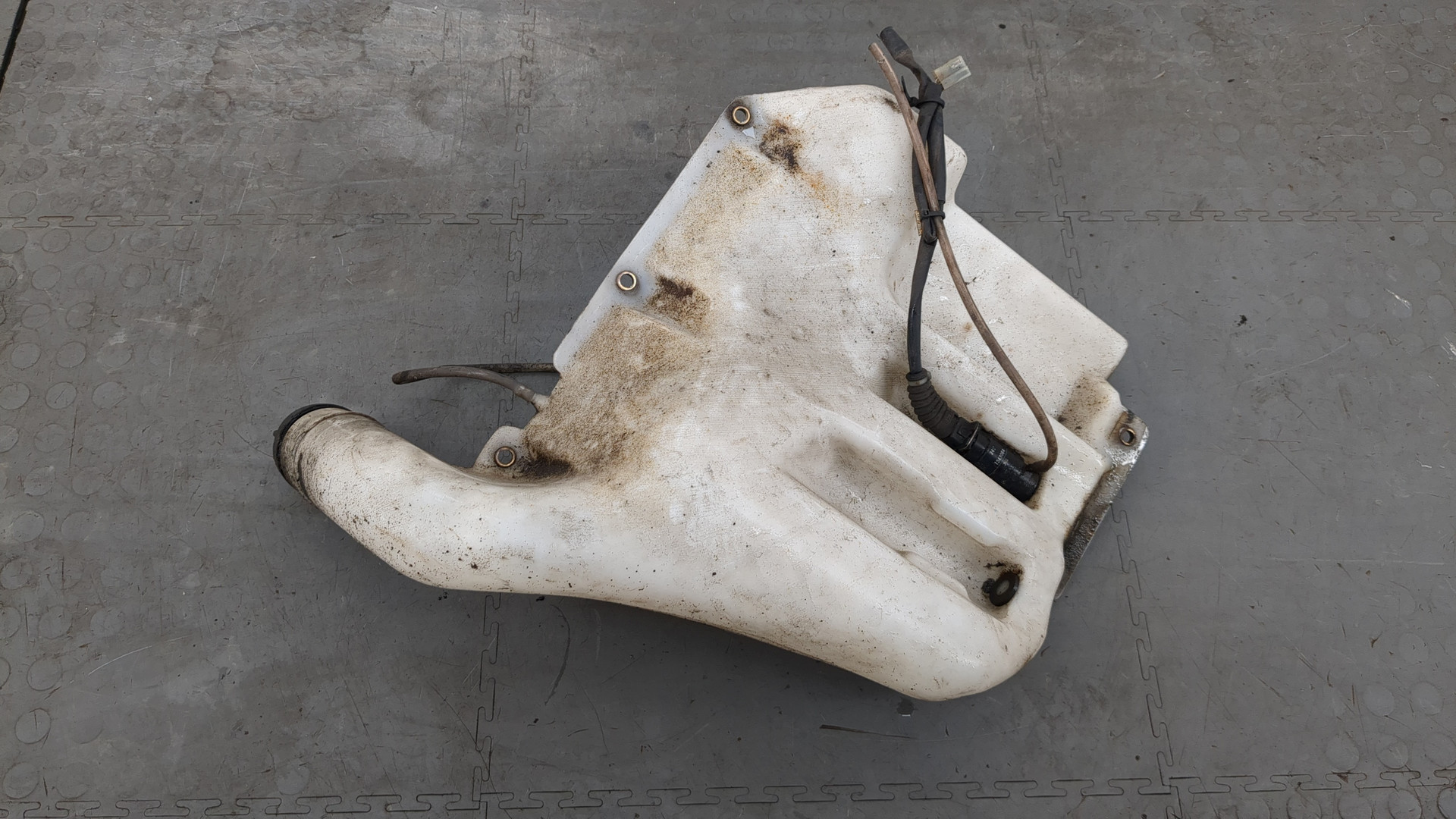 Бачок омывателя лобового стекла