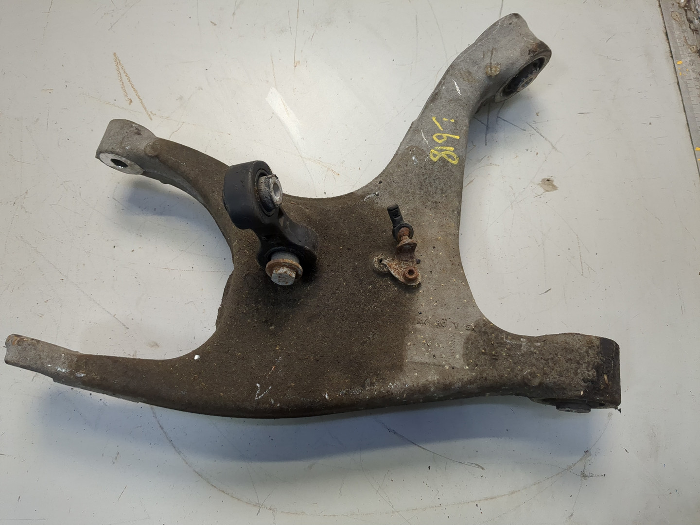 Рычаг задний левый