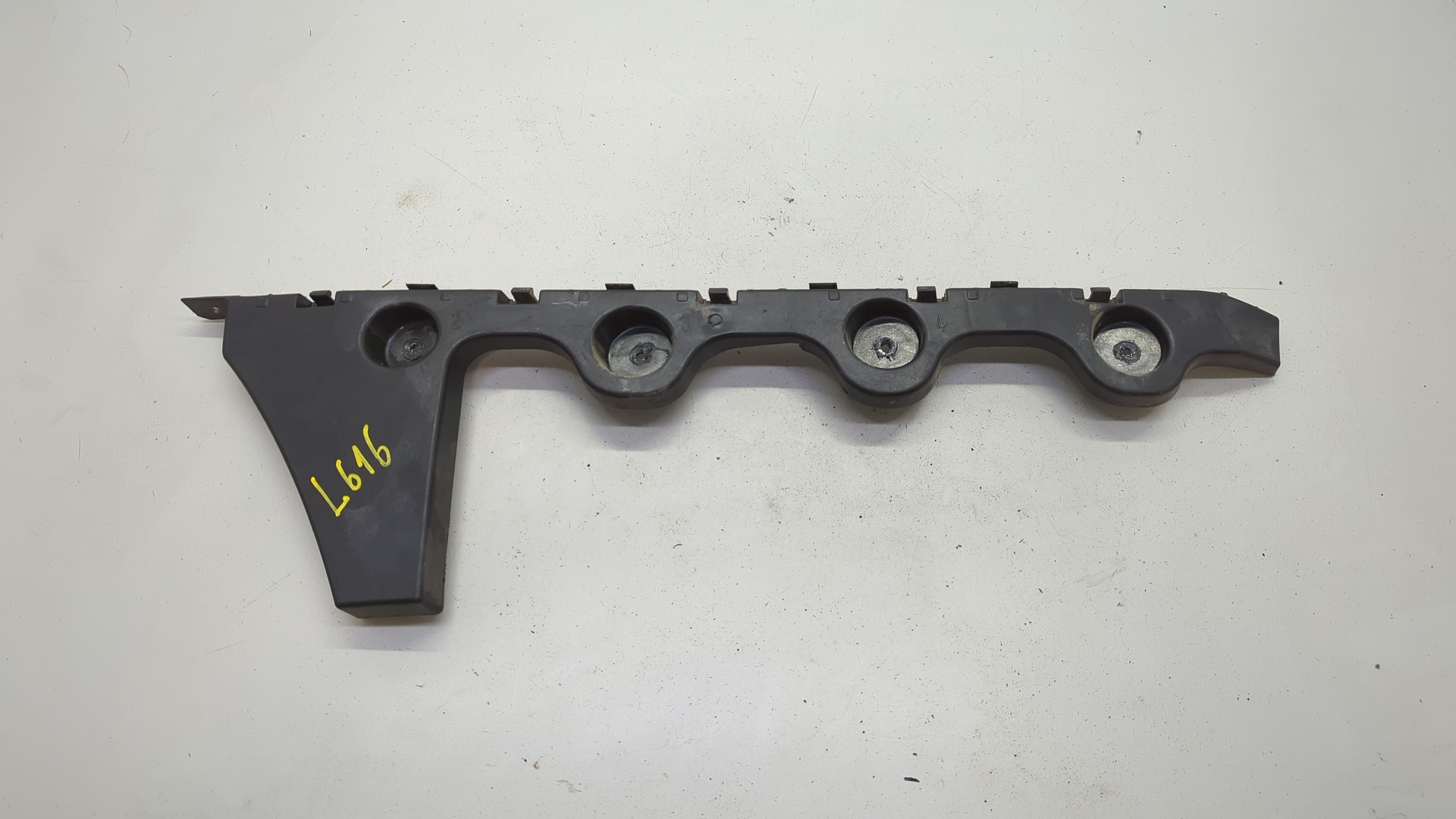 Кронштейн заднего бампера левый