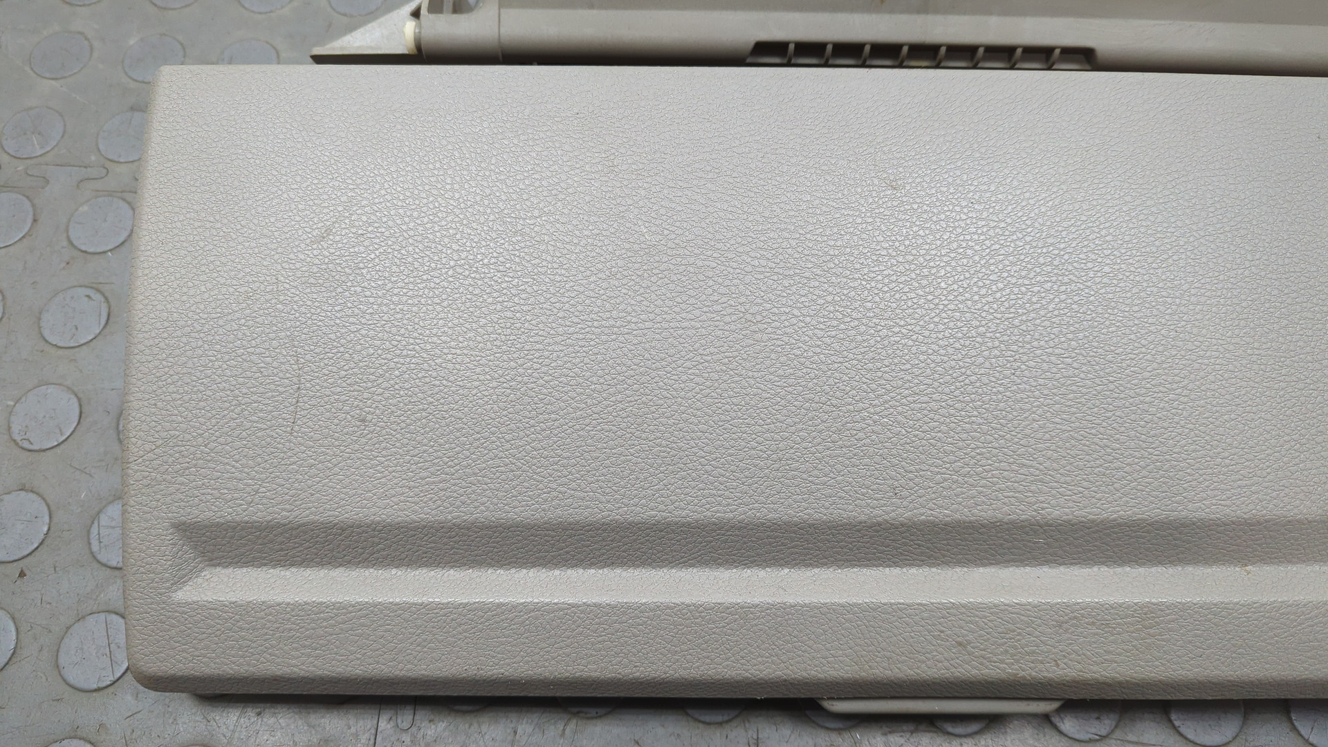 Крышка бардачка