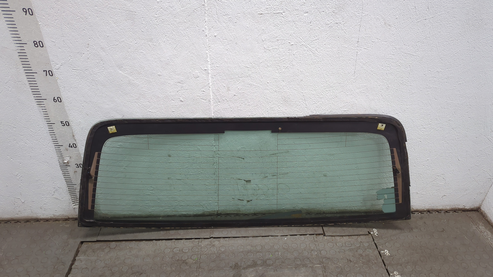 Стекло заднее