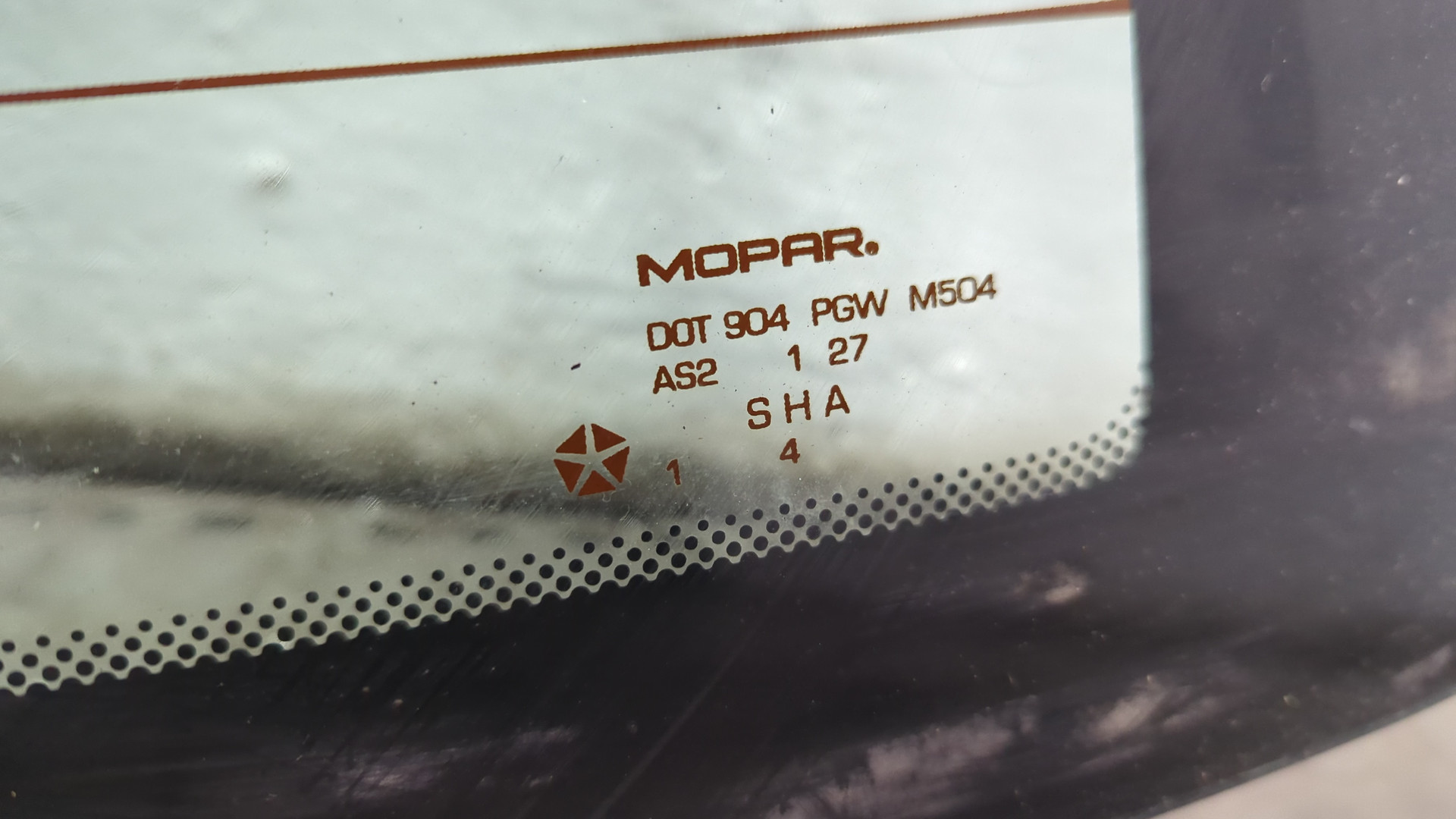 Стекло заднее