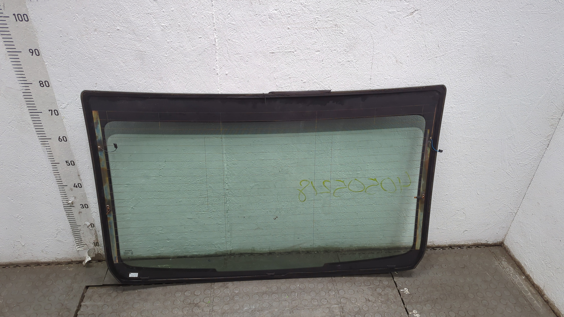 Стекло заднее