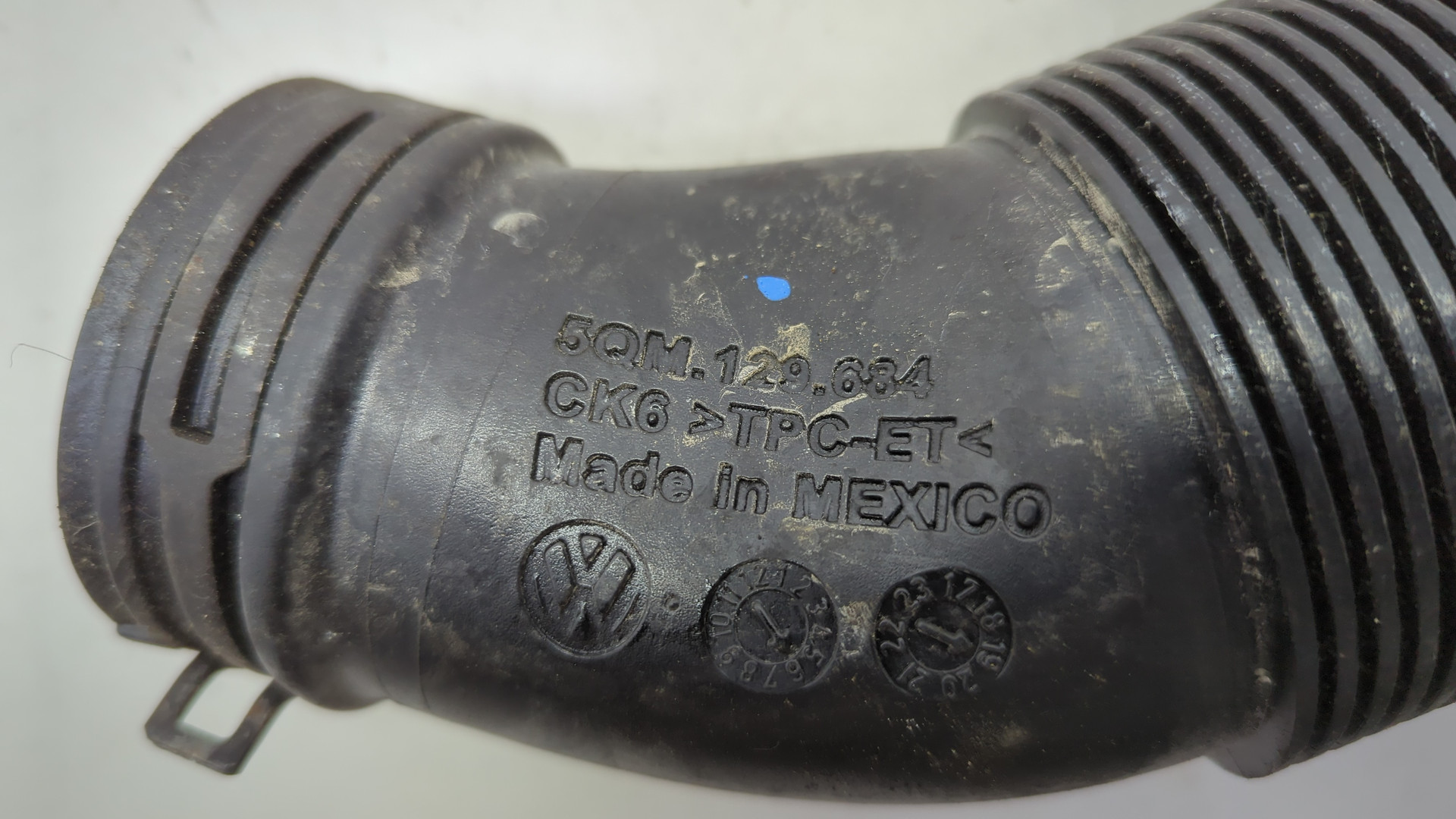 Патрубок воздушного фильтра