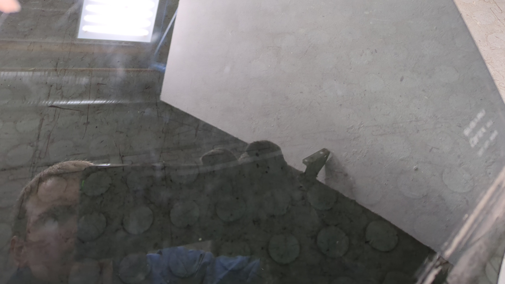 Стекло двери задней левой