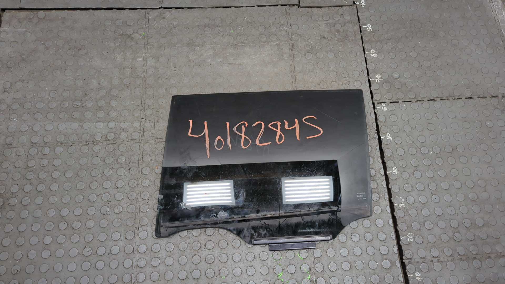 Стекло двери задней левой