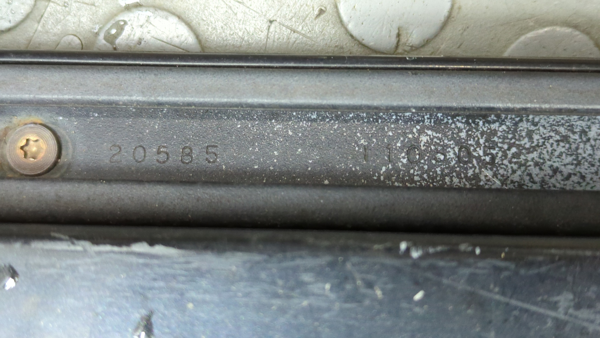 Рейлинг (релинг) левый (планка на крышу)