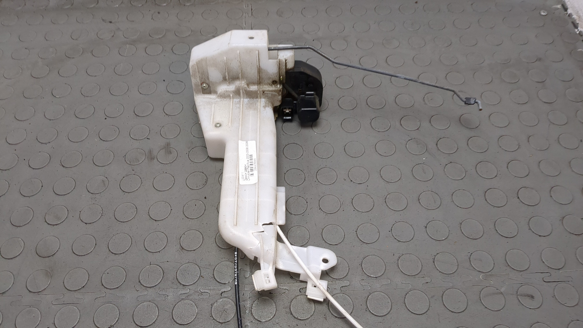 Замок двери передней правой