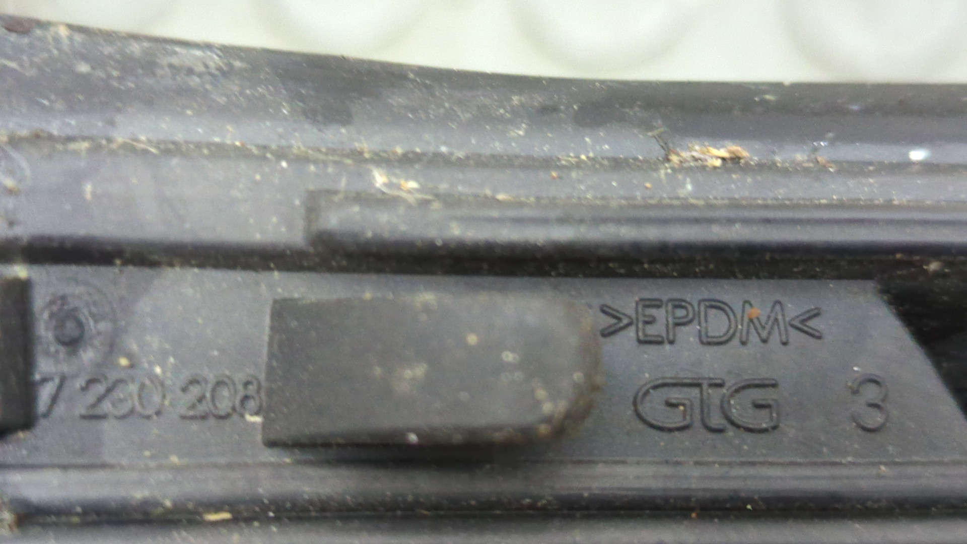 Рейлинг (релинг) правый (планка на крышу)