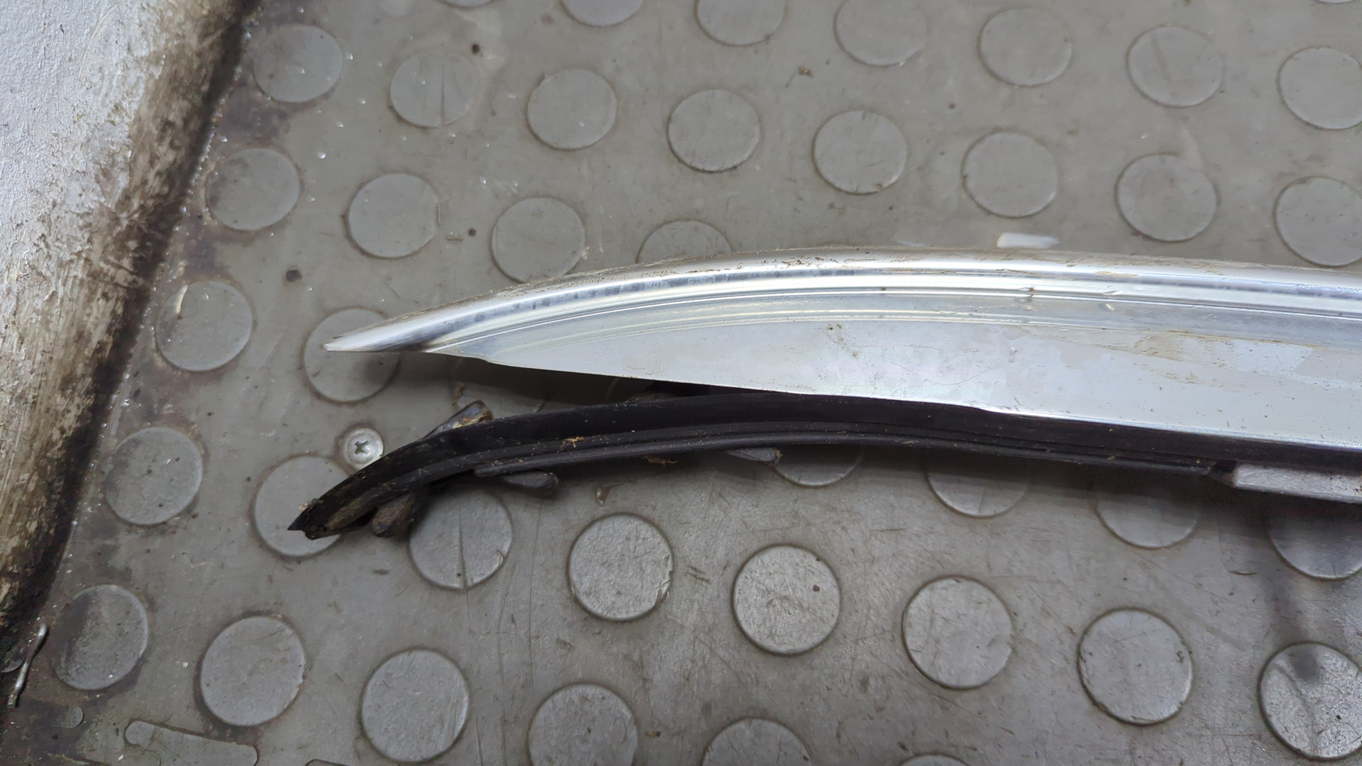 Рейлинг (релинг) правый (планка на крышу)