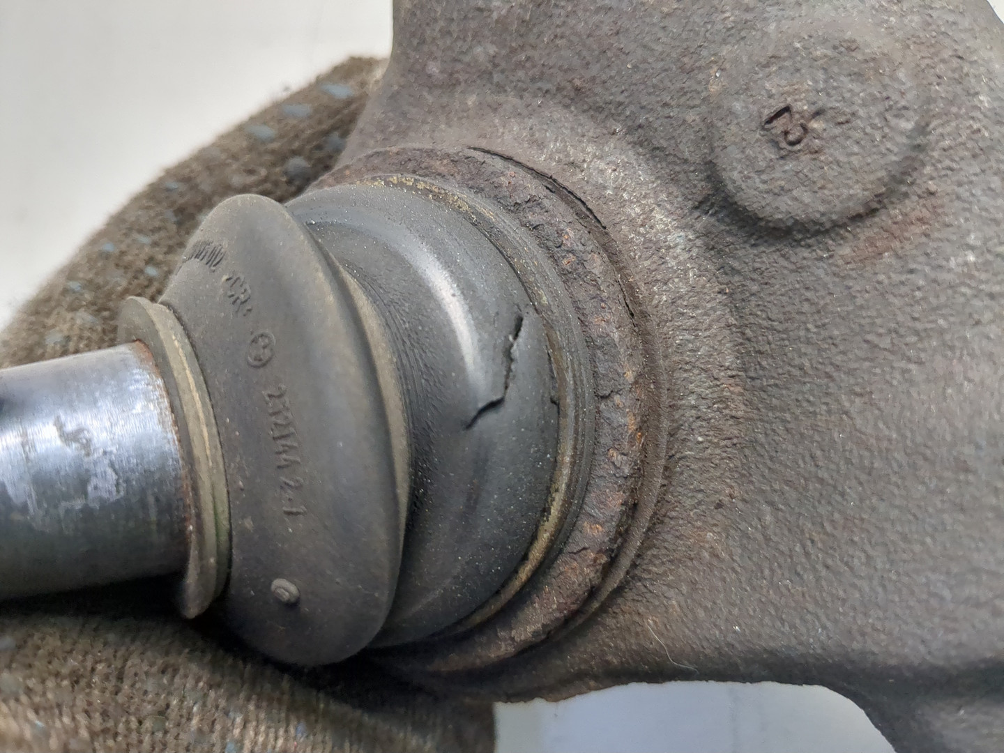 Рычаг передний правый