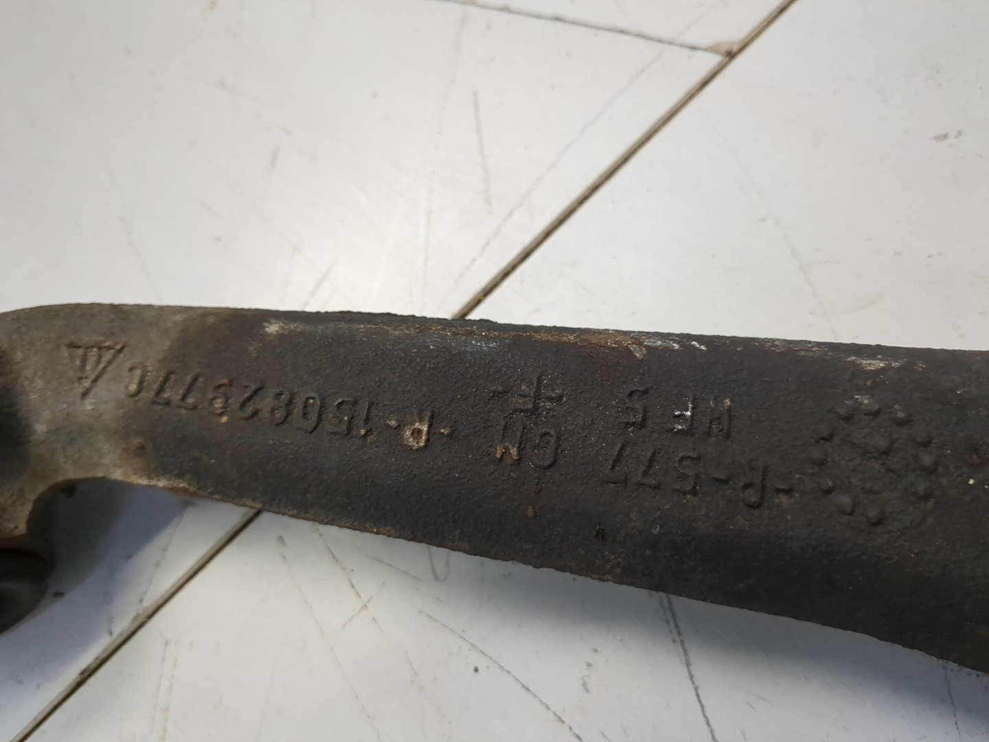 Рычаг передний правый