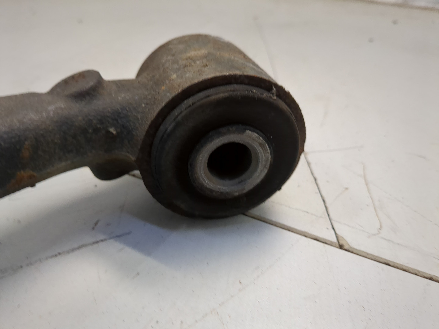 Рычаг передний правый