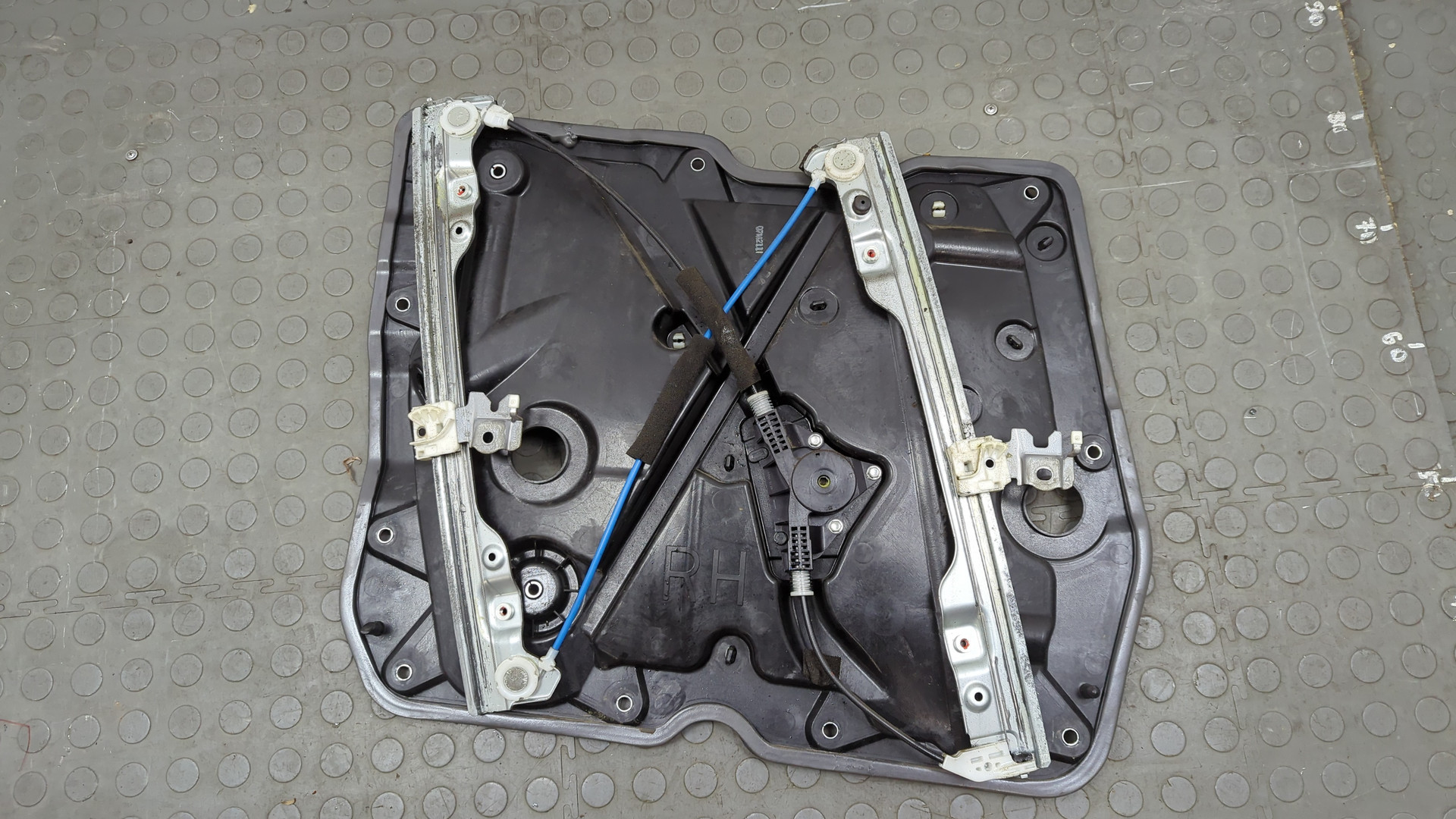 Стеклоподъемник электр. передний правый