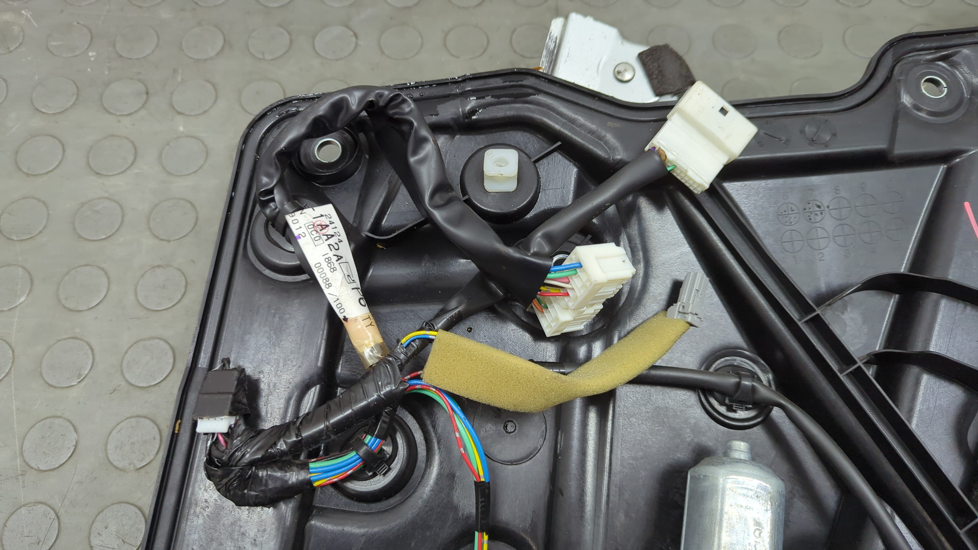 Стеклоподъемник электр. передний правый