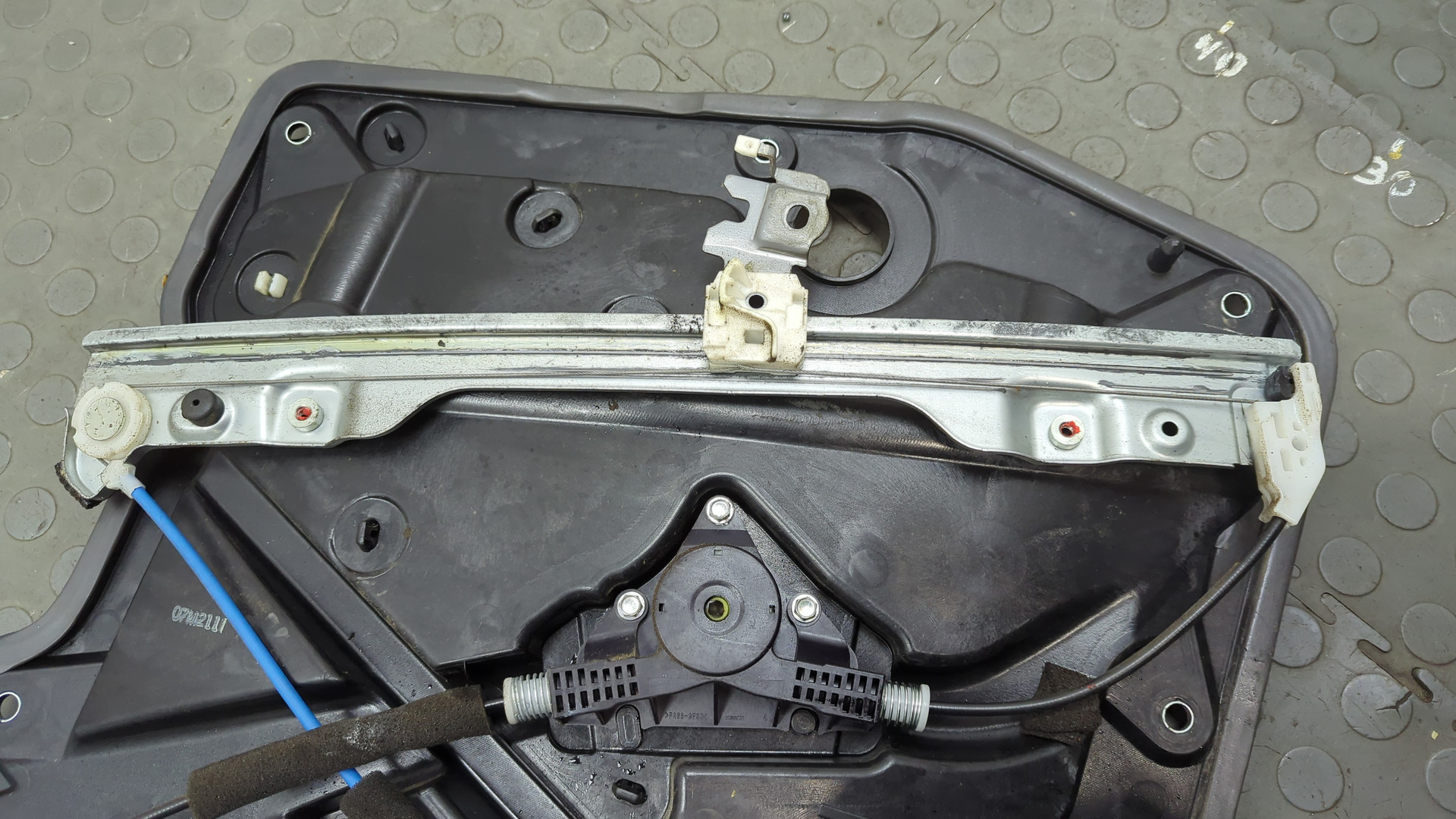 Стеклоподъемник электр. передний правый