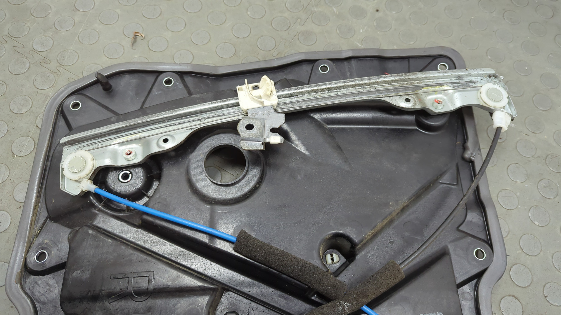 Стеклоподъемник электр. передний правый