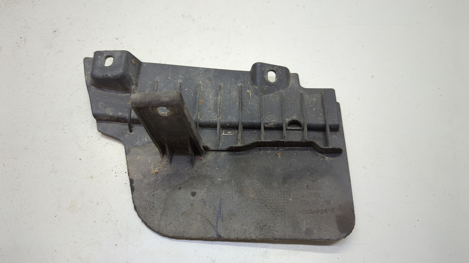 Брызговик задний правый