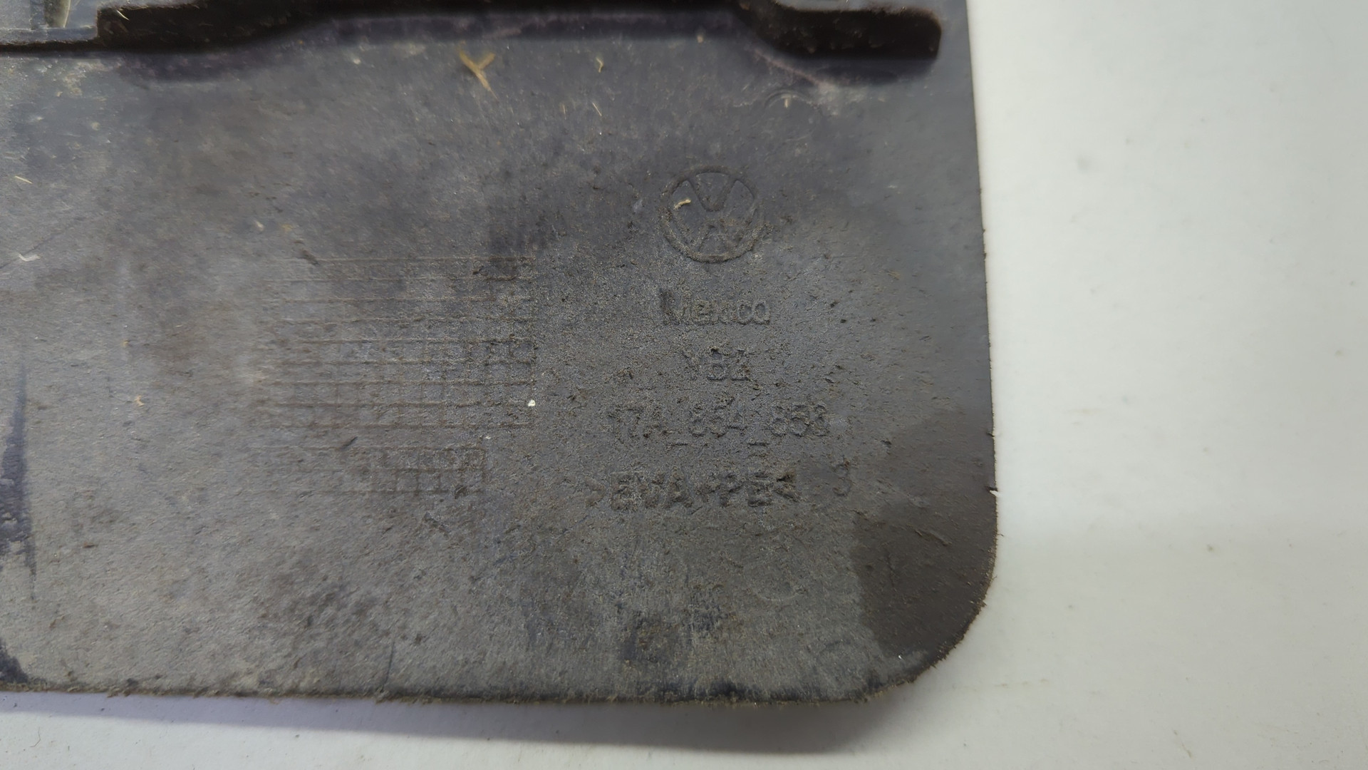 Брызговик задний правый