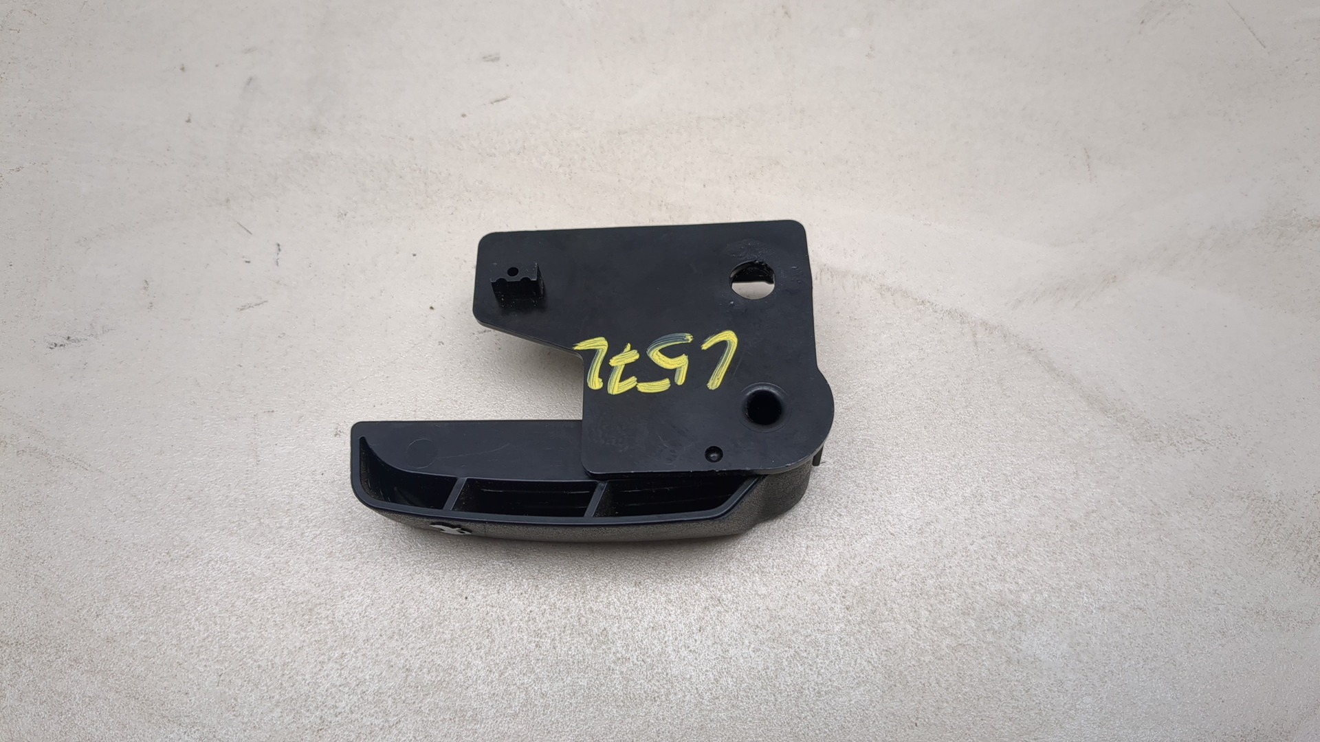 Ручка открывания капота