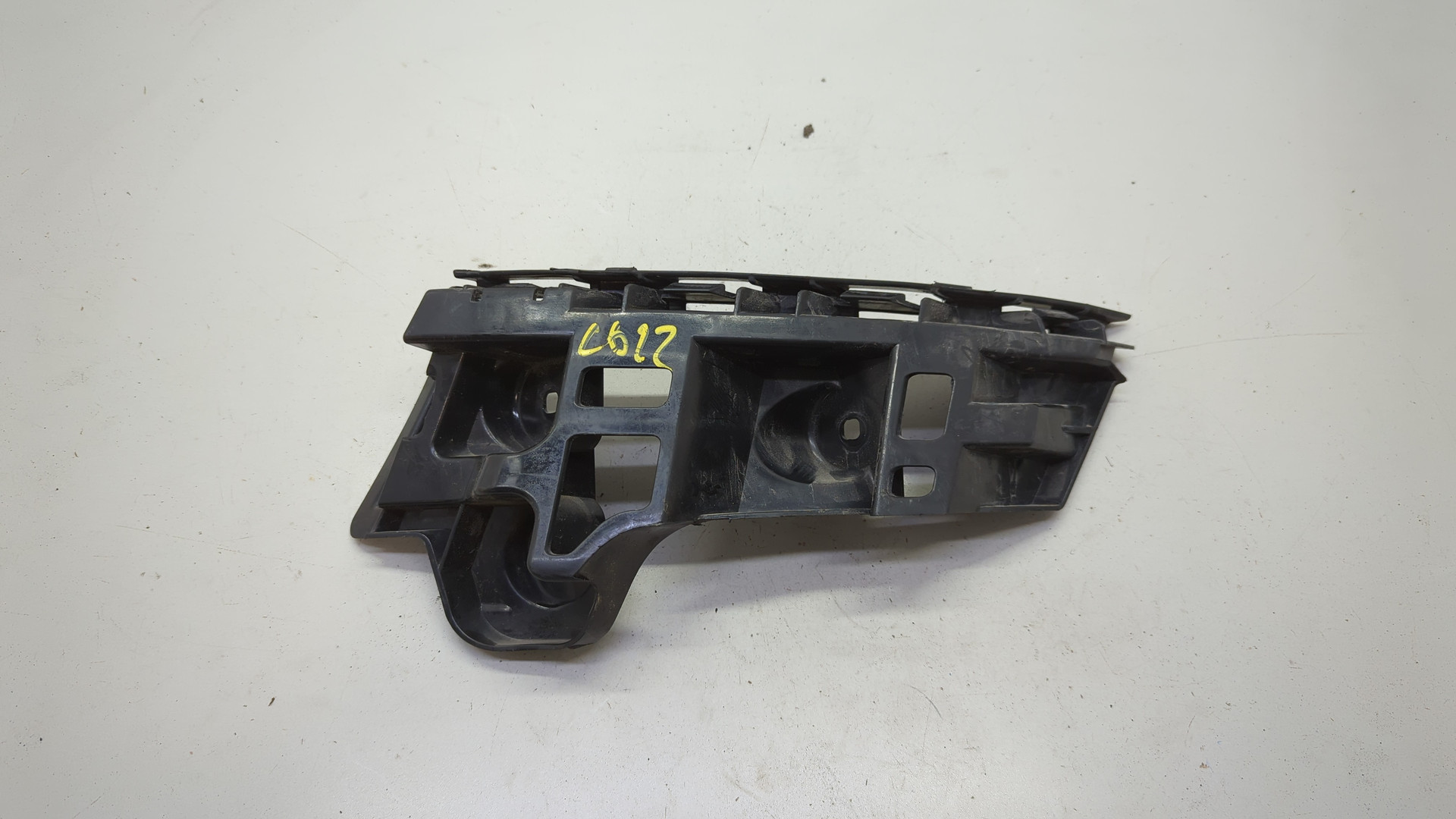 Кронштейн заднего бампера правый