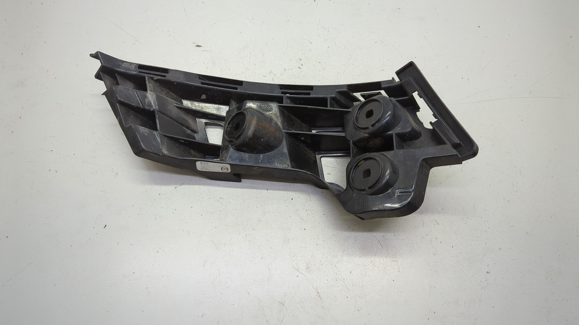 Кронштейн заднего бампера правый