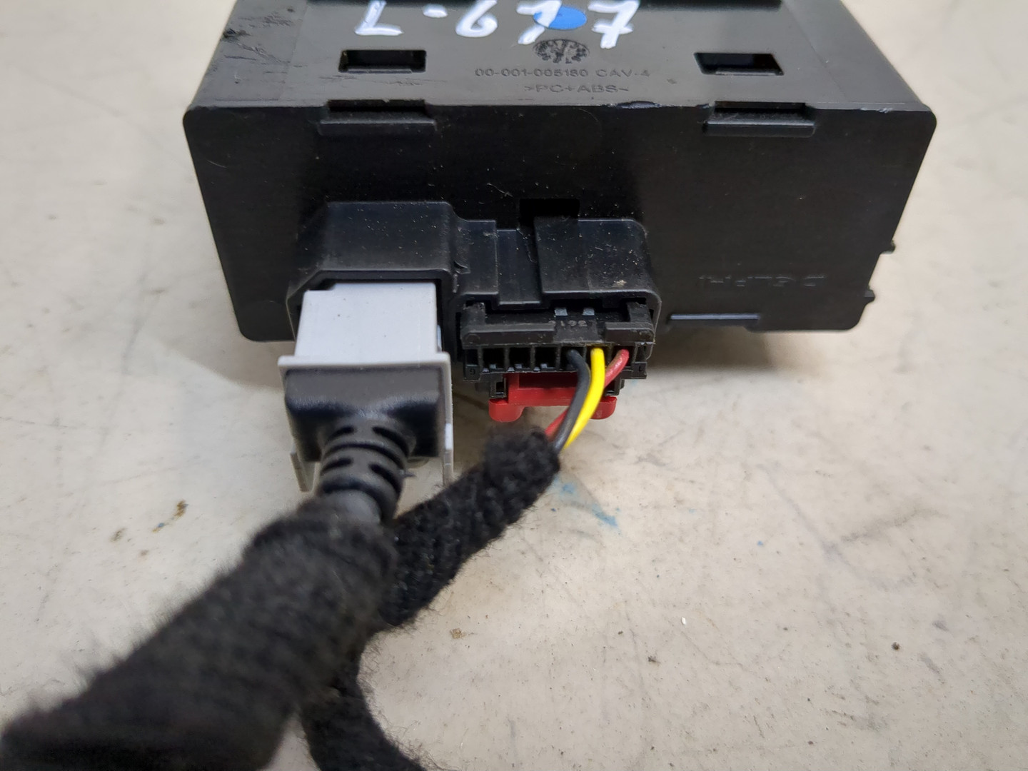 Гнездо AUX / USB IN