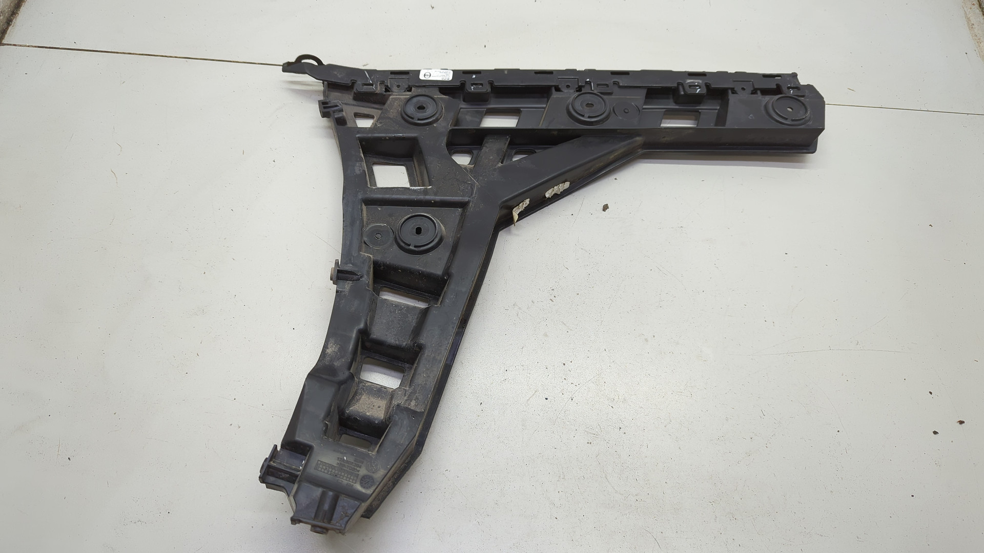 Кронштейн заднего бампера правый