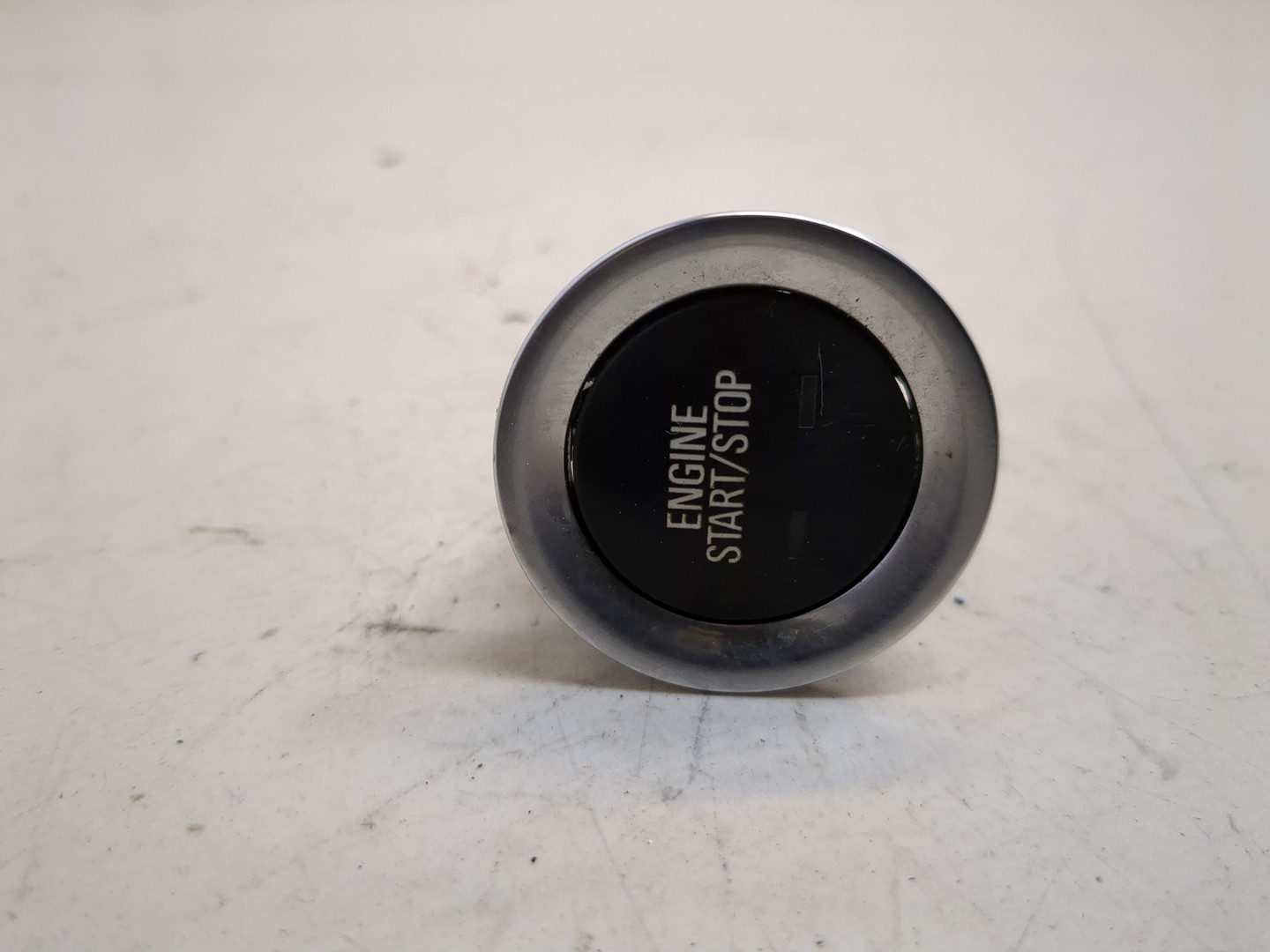 Кнопка запуска двигателя