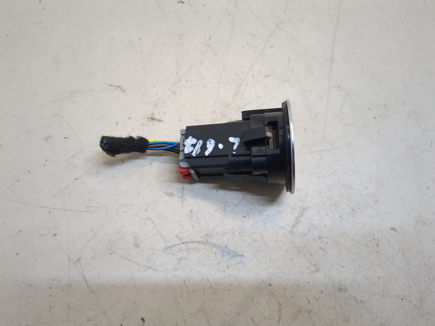 Кнопка запуска двигателя