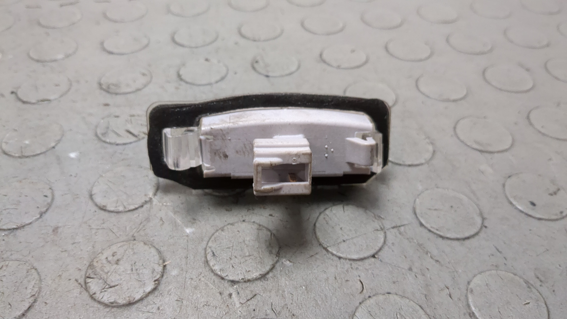 Фонарь подсветки номера