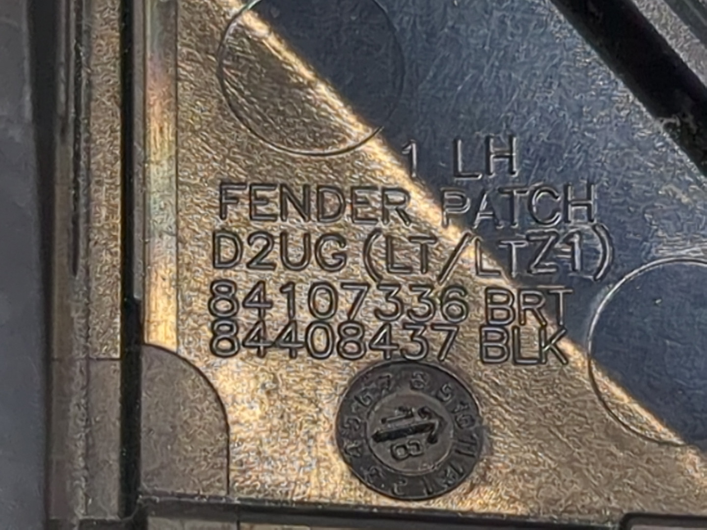 Накладка переднего крыла левого