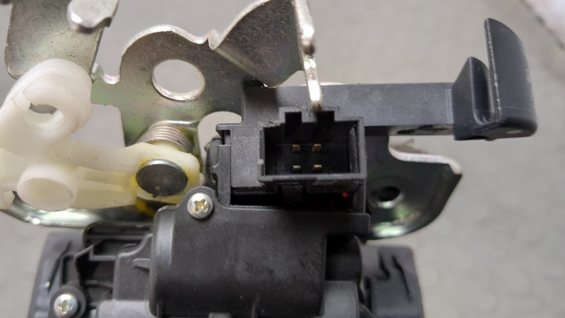 Замок багажника