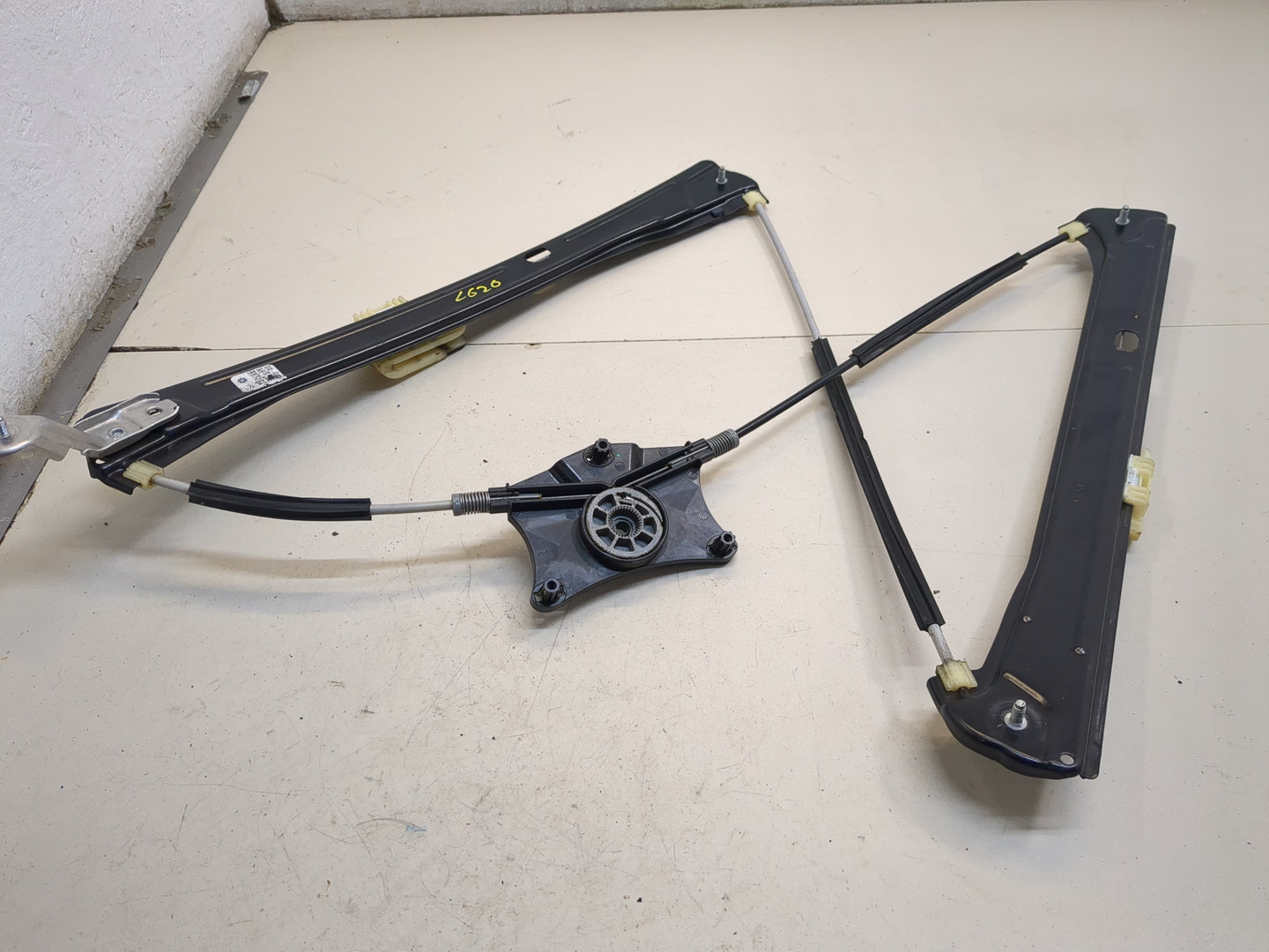 Стеклоподъемник электр. передний правый