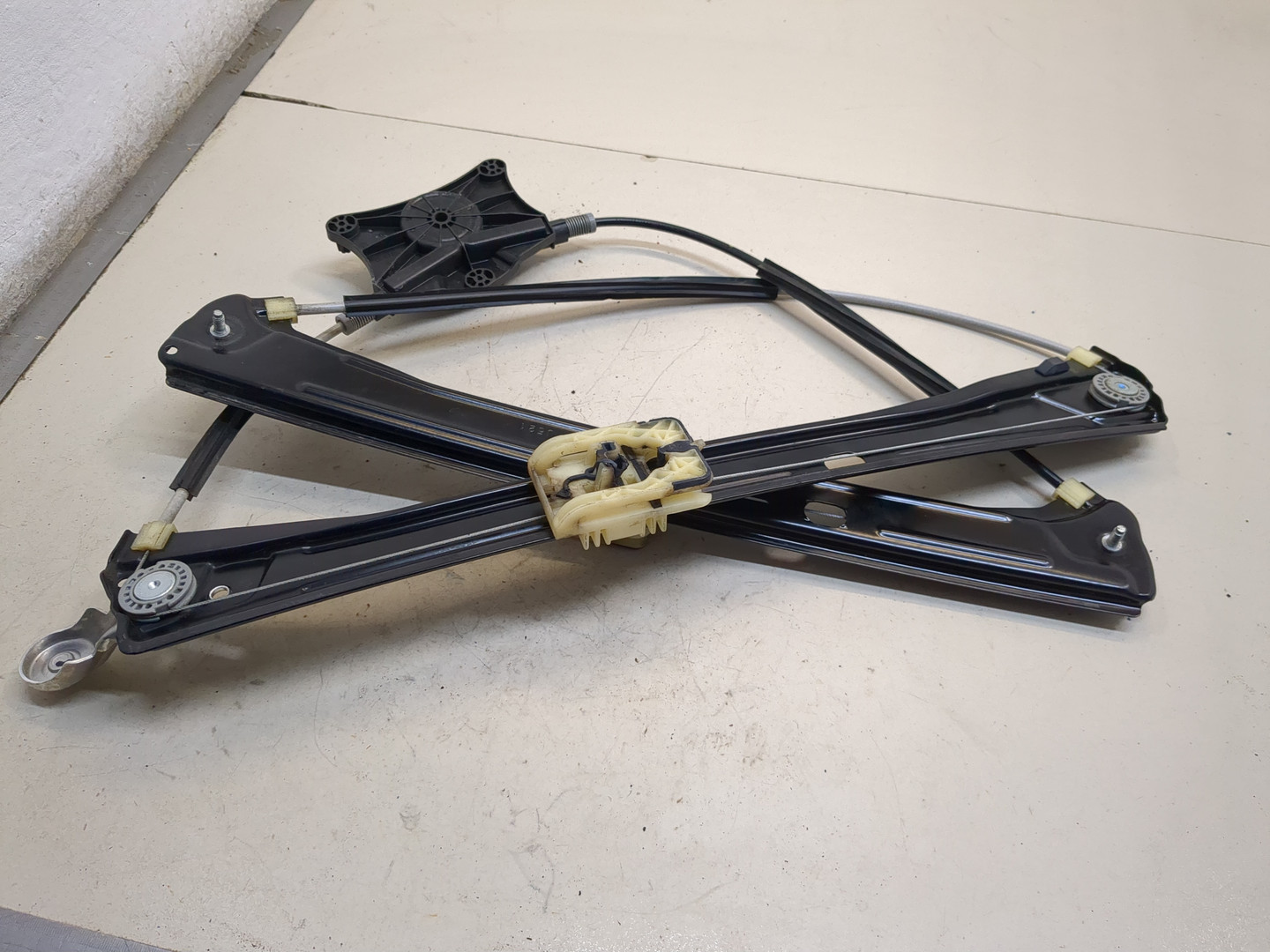 Стеклоподъемник электр. передний правый